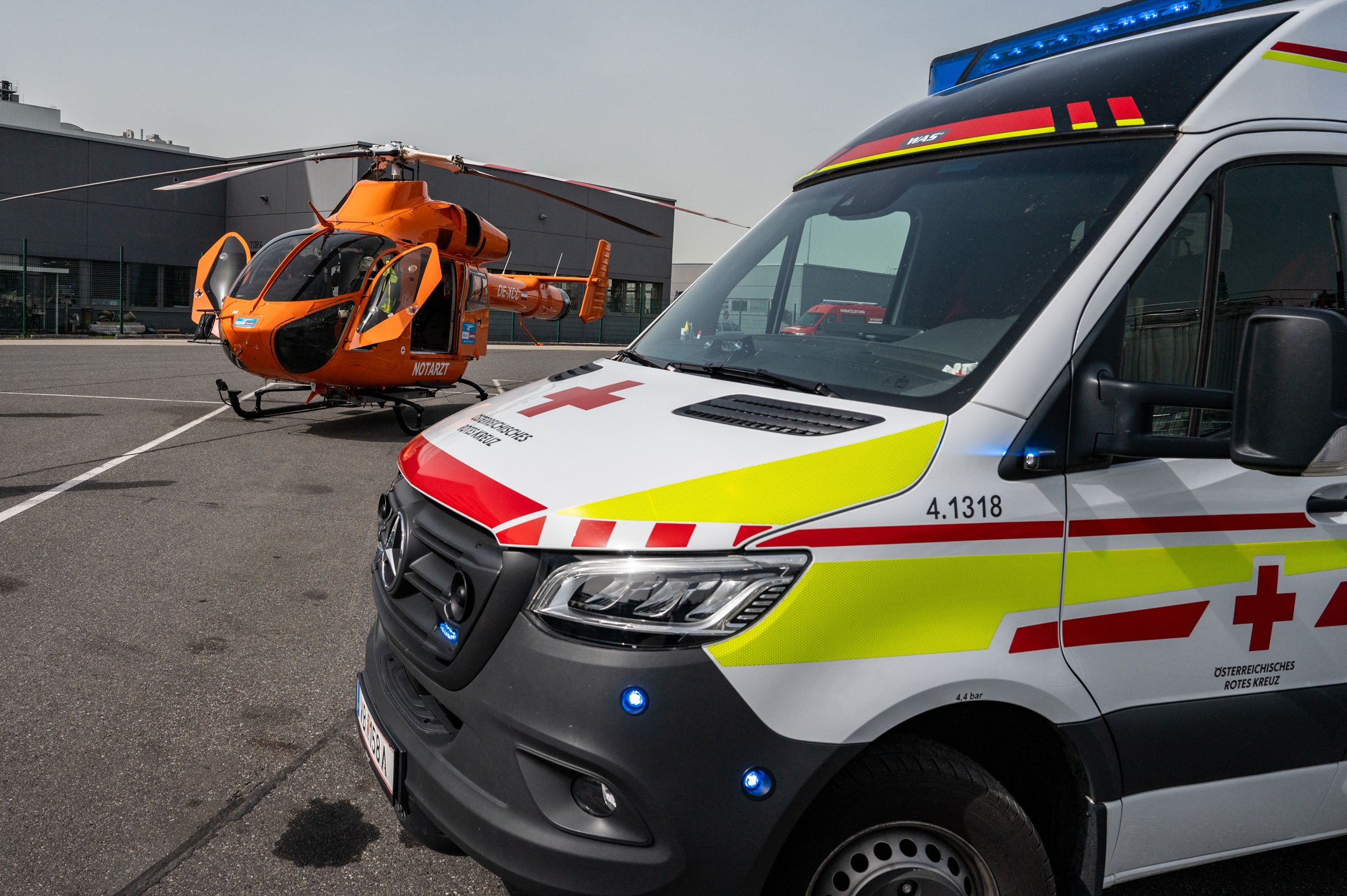 Der Notarzt war im Einsatz, der Hubschrauber flog die Verunglückte ins Krankenhaus.