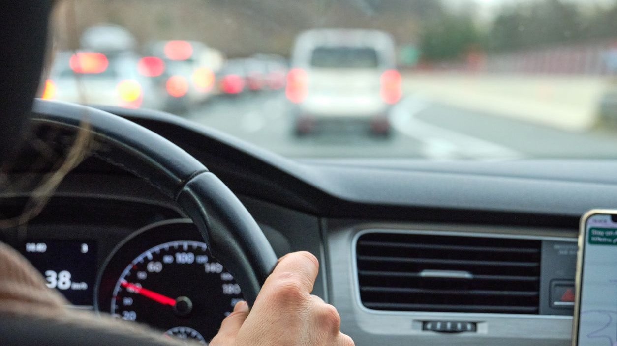 Autofahrer aufgepasst! Ab 15. April gelten neue Regeln auf Österreichs Straßen. 
