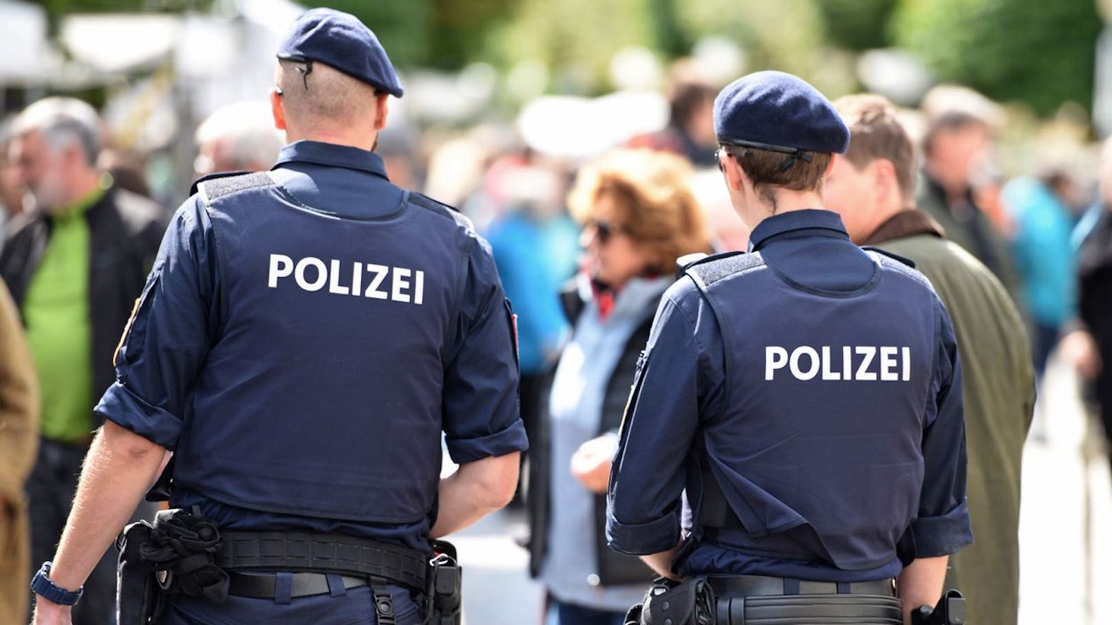 "Schwulsein ist Krankheit": 8.000 € Strafe für Polizist