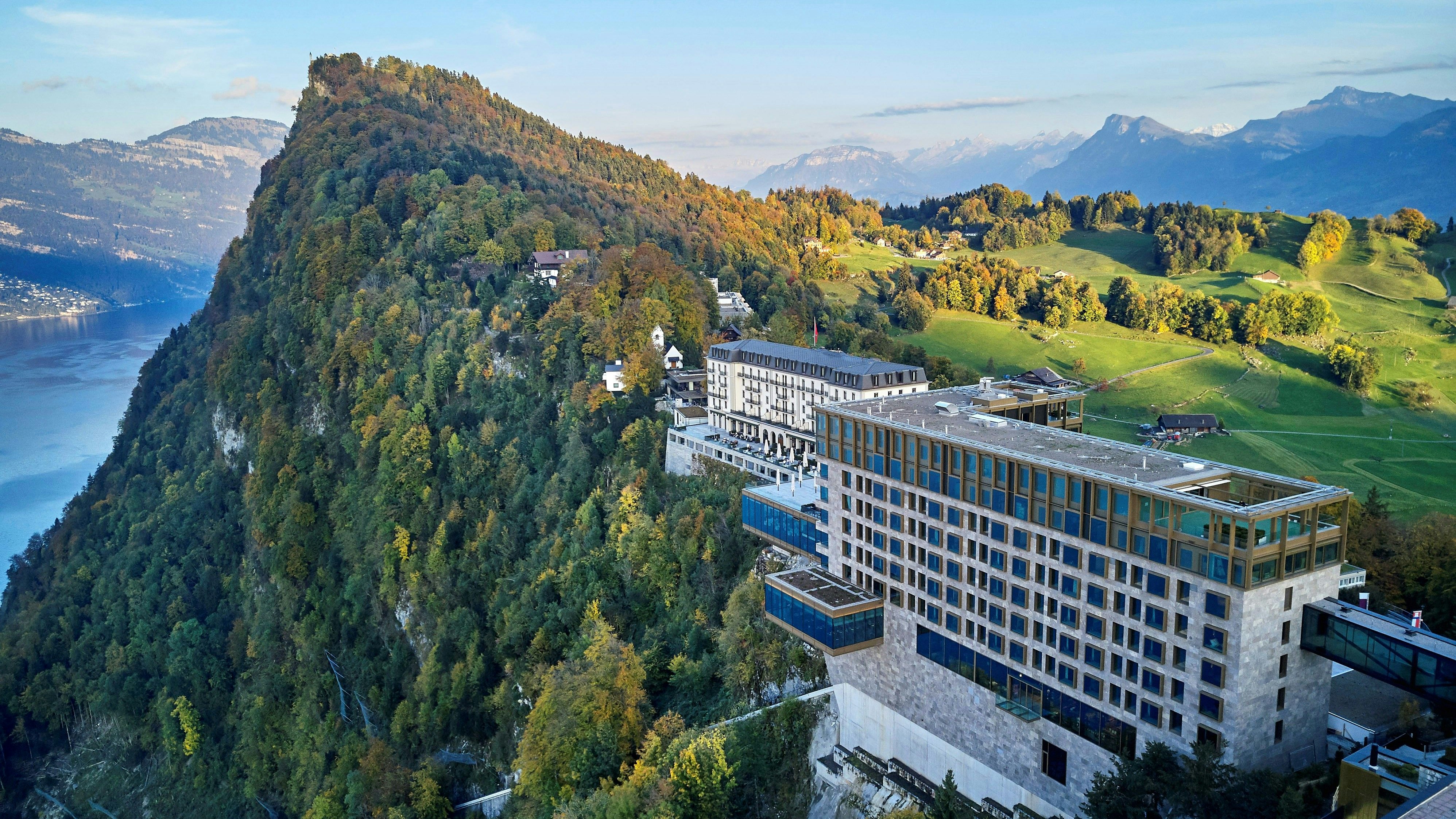 Das Luxushotel liegt oberhalb von Luzern am Vierwaldstättersee