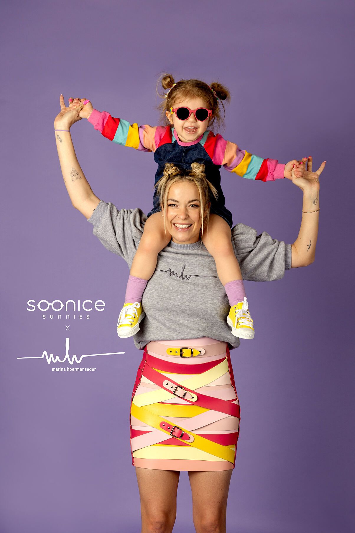 Marina Hoermanseder posiert mit ihrer Tochter Lotti für die neue Kampagne