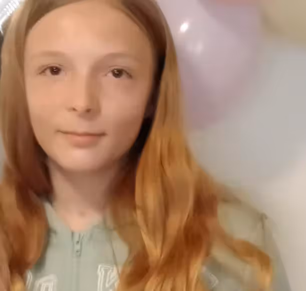 Emily G. trug am Tag ihres Verschwindens helle Kleider und einen schwarzen Rucksack der Marke Nike.