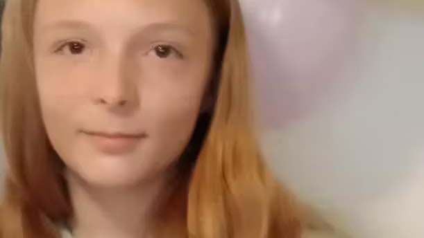 Emily G. trug am Tag ihres Verschwindens helle Kleider und einen schwarzen Rucksack der Marke Nike.