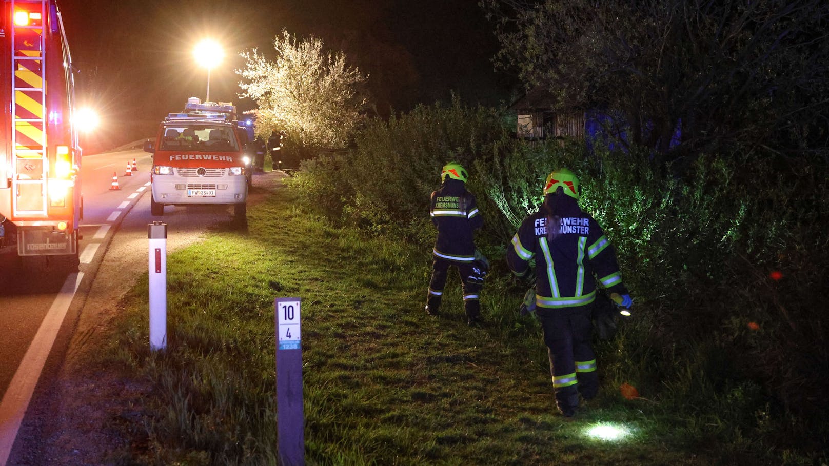 Ein Großaufgebot an Einsatzkräften steht zur Stunde in Kremsmünster (Bezirk Kirchdorf an der Krems) bei einer Suchaktion nach einem abgängigen Schwimmer im Einsatz.