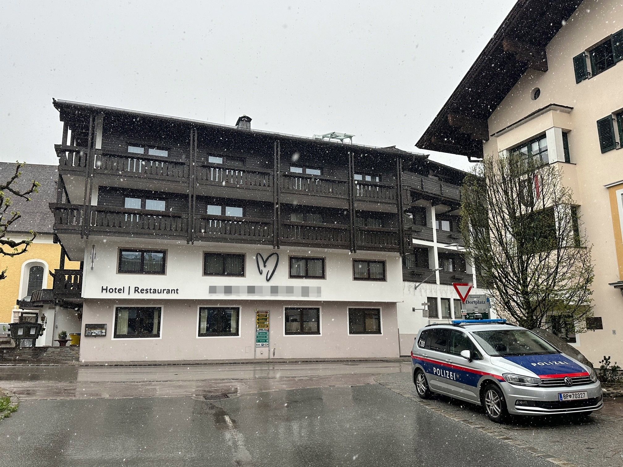 In Westendorf kam es am Mittwoch (10. April 2024) zu einem schweren Arbeitunfall. 