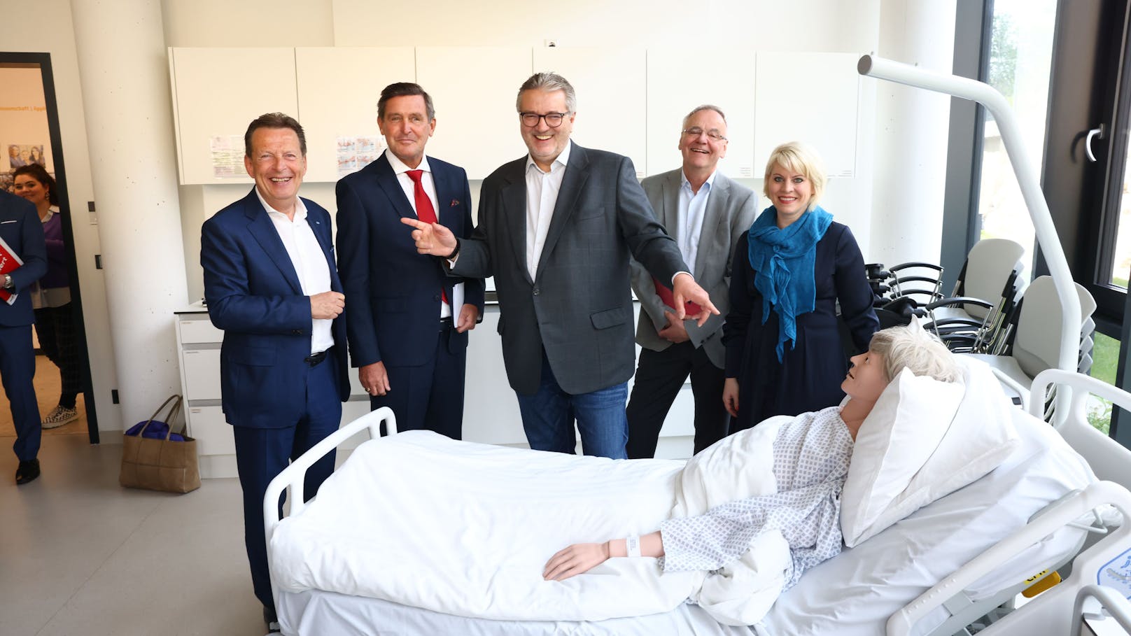 Wilhelm Behensky, Vorsitzender der Geschäftsführung der FH Campus Wien, Stadtrat Peter Hanke, Stadtrat Peter Hacker, Fritz Meißl, Geschäftsführer des waff und Susanne Winkler, Geschäftsführer des Fond Soziales Wien (v.l.)