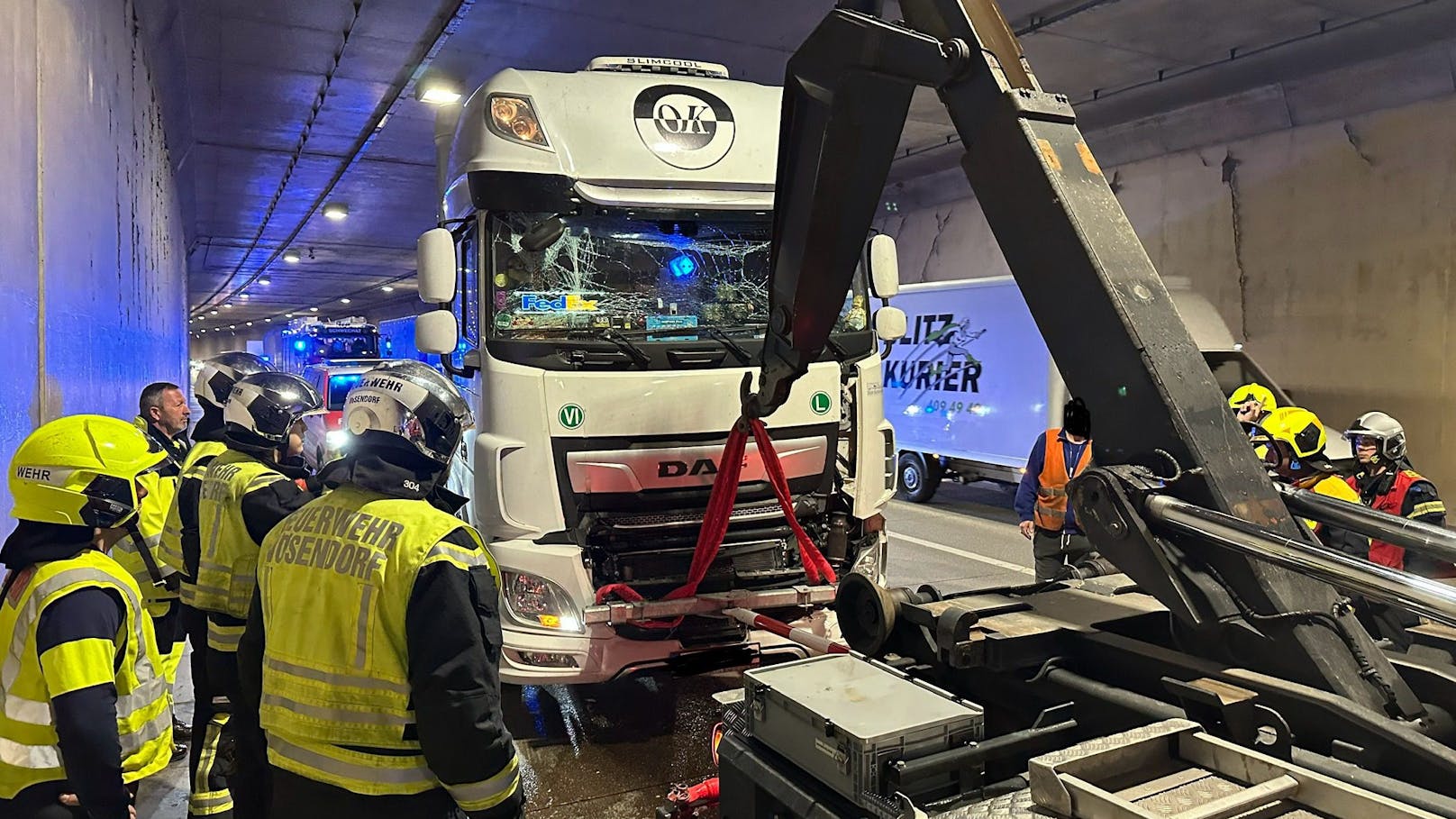 Schwerer Lkw-Unfall im Tunnel Rannersdorf