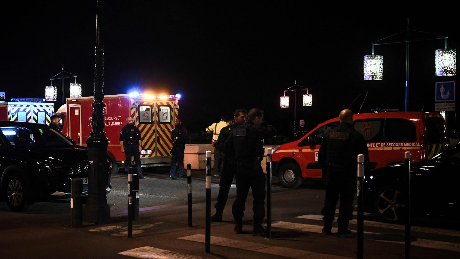 Ein Mann hat in Bordeaux einen Fußgänger erstochen und einen weiteren schwer verletzt. Er wurde auf der Flucht von der Polizei getötet.