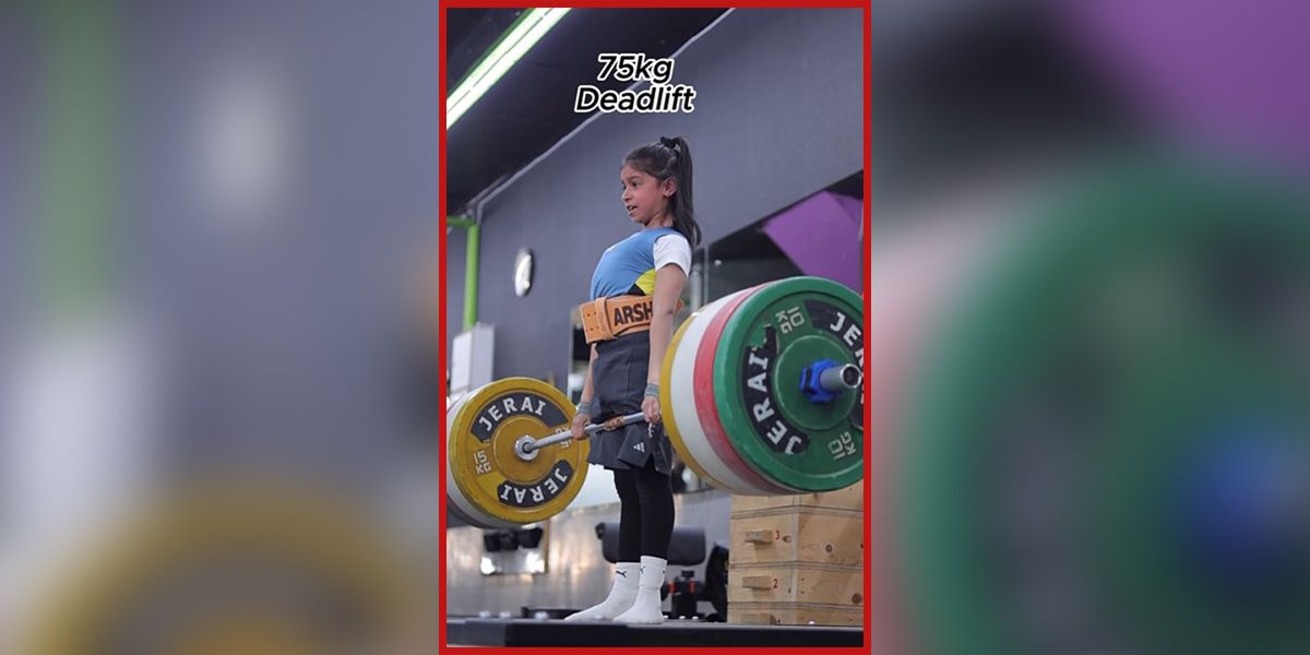 Arshia Goswami (Bild) stemmt ihr derzeitiges Höchstgewicht von 75 Kilogramm – das Dreifache ihres eigenen Gewichts.