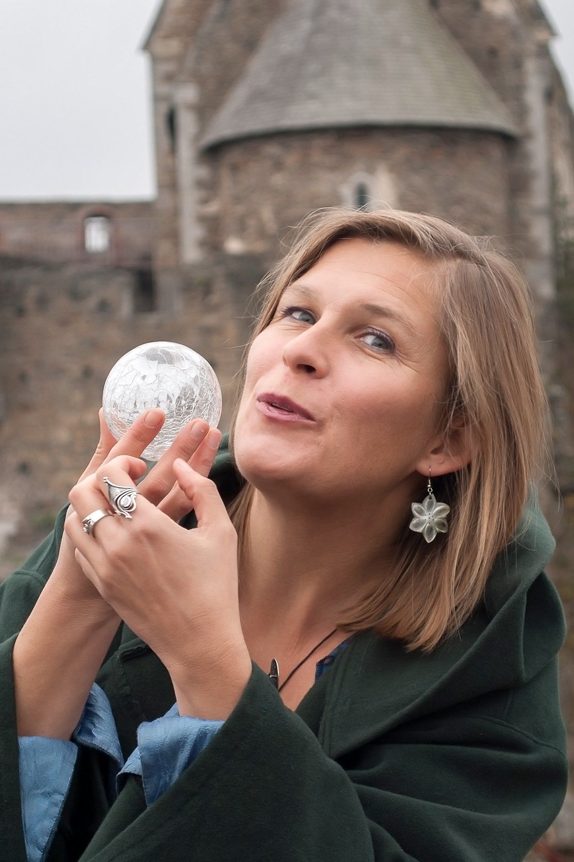 Seit mittlerweile 20 Jahren verzaubert Märchenerzählerin Dena Seidl auf der Burgruine Aggstein.