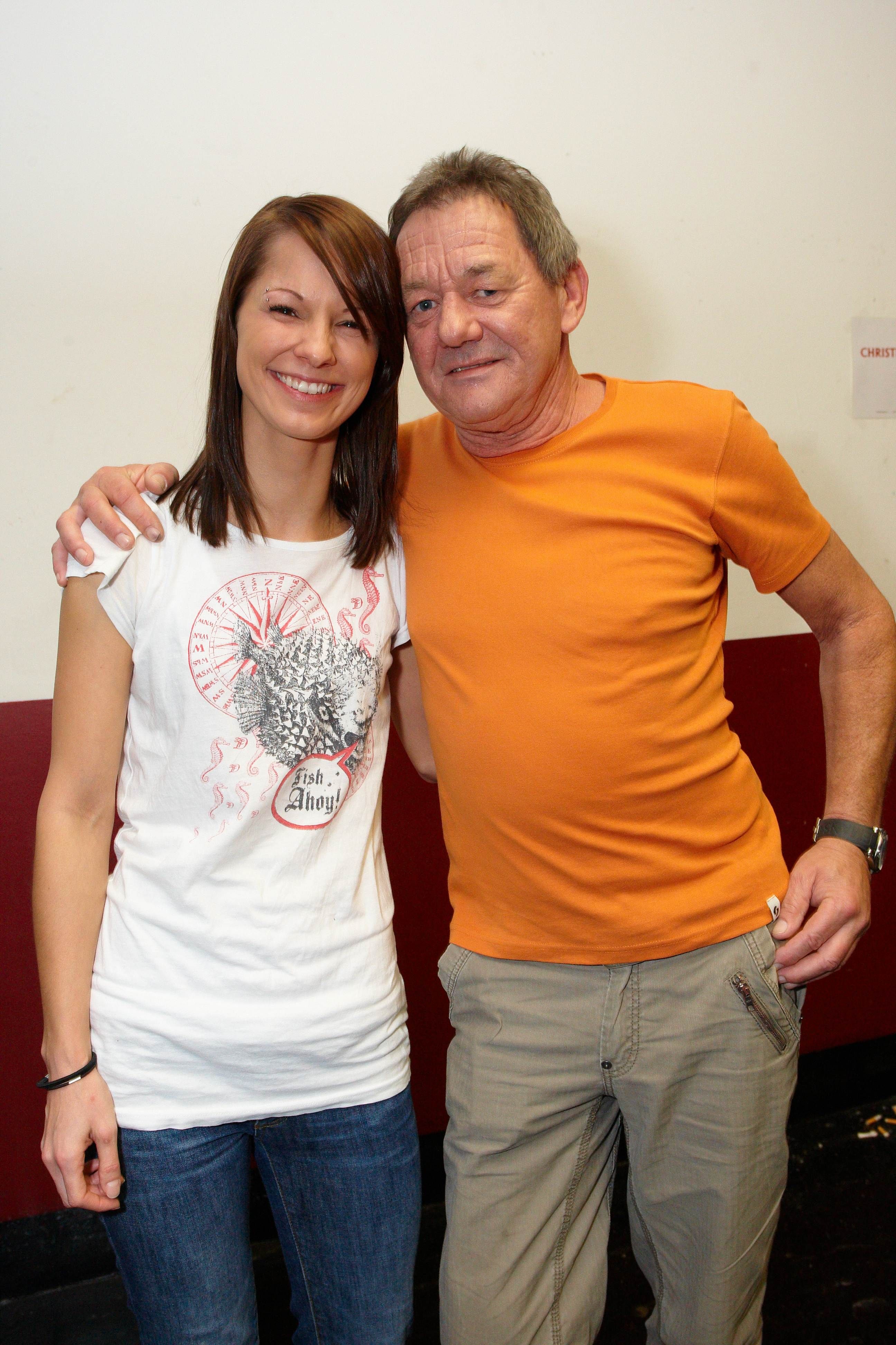 Wolfgang Ambros und Christina Stürmer tun es wieder: Sie stehen gemeinsam auf der Bühne. Immer wieder im Laufe ihrer Karriere tat sich Stürmer, so wie hier 2008 bei einem Charity-Konzert, zusammen.