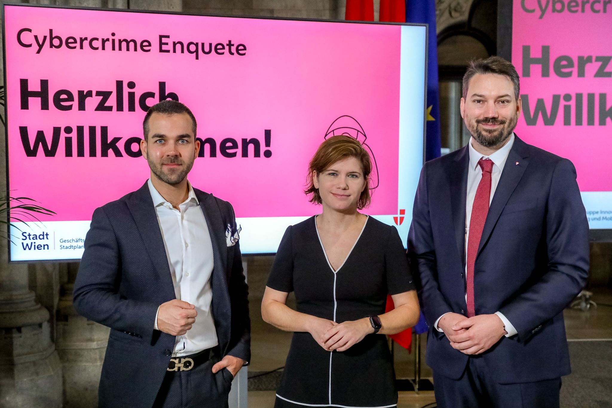 Kriminalanalyst Mark T. Hofmann, Digitalexpertin Ingrid Brodnig und Digitalisierungssprecher Jörg Neumayer (v.l.) beim ersten „Cybercrime Enquete“ im Wiener Rathaus 