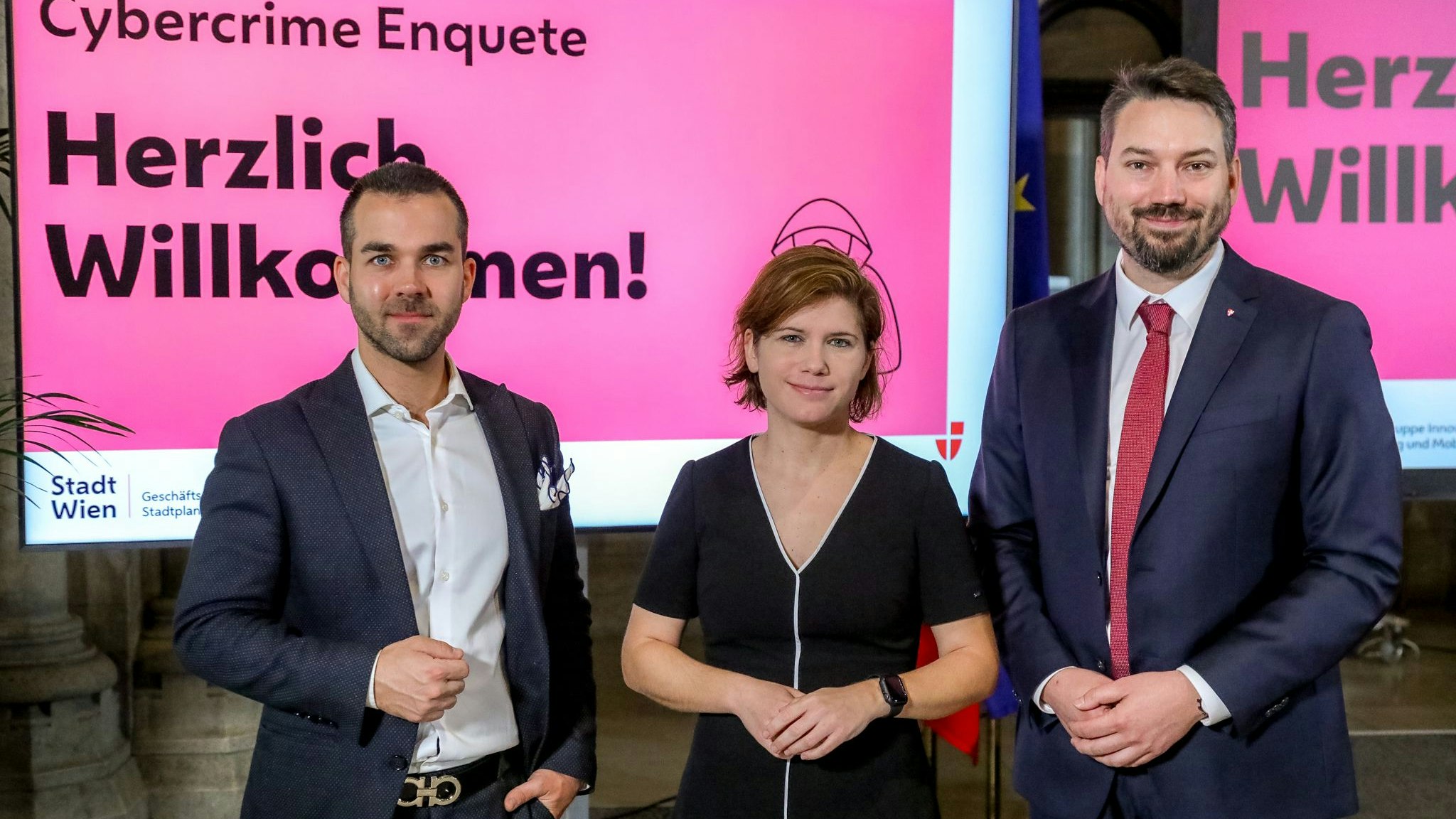 Kriminalanalyst Mark T. Hofmann, Digitalexpertin Ingrid Brodnig und Digitalisierungssprecher Jörg Neumayer (v.l.) beim ersten „Cybercrime Enquete“ im Wiener Rathaus 
