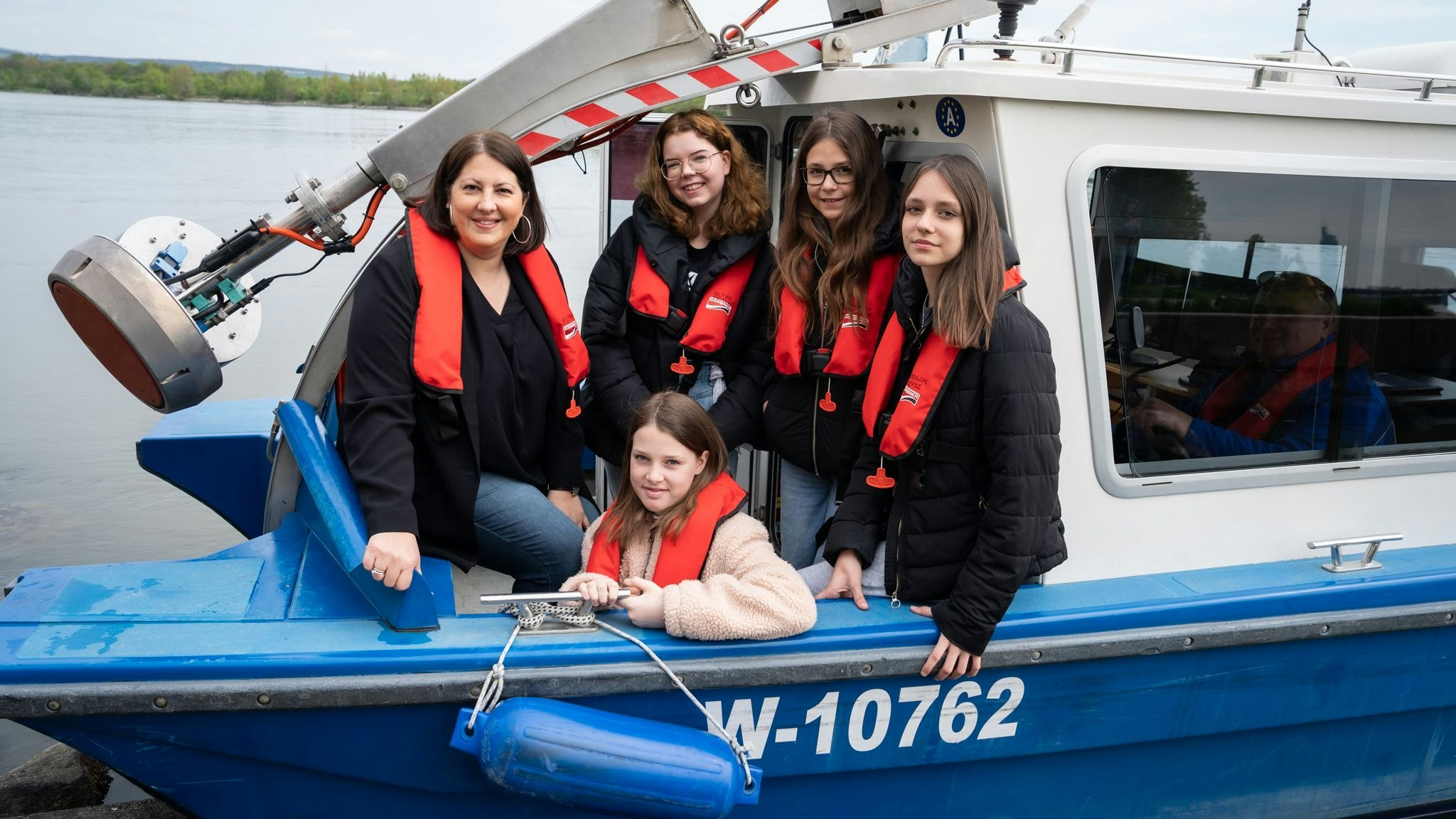 Im vergangenen Jahr war Vizebürgermeisterin Kathrin Gaál zu Besuch bei der viadonau – Österreichische Wasserstraßen-Gesellschaft mbH und fuhr gemeinsam mit den teilnehmenden Mädchen mit dem Vermessungsboot auf der Donau.