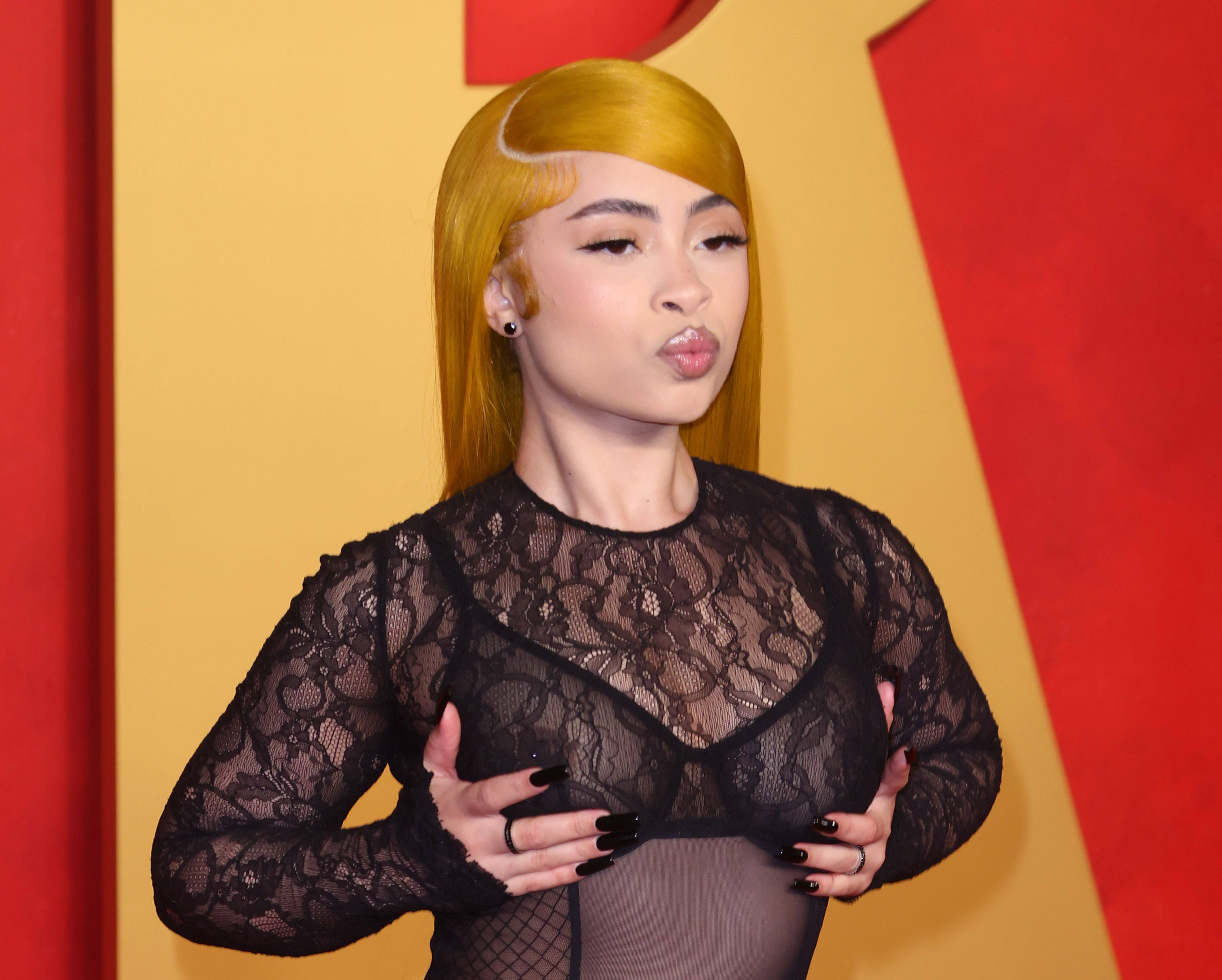 Bei der Oscarparty zeigte sich Ice Spice gewohnt freizügig.