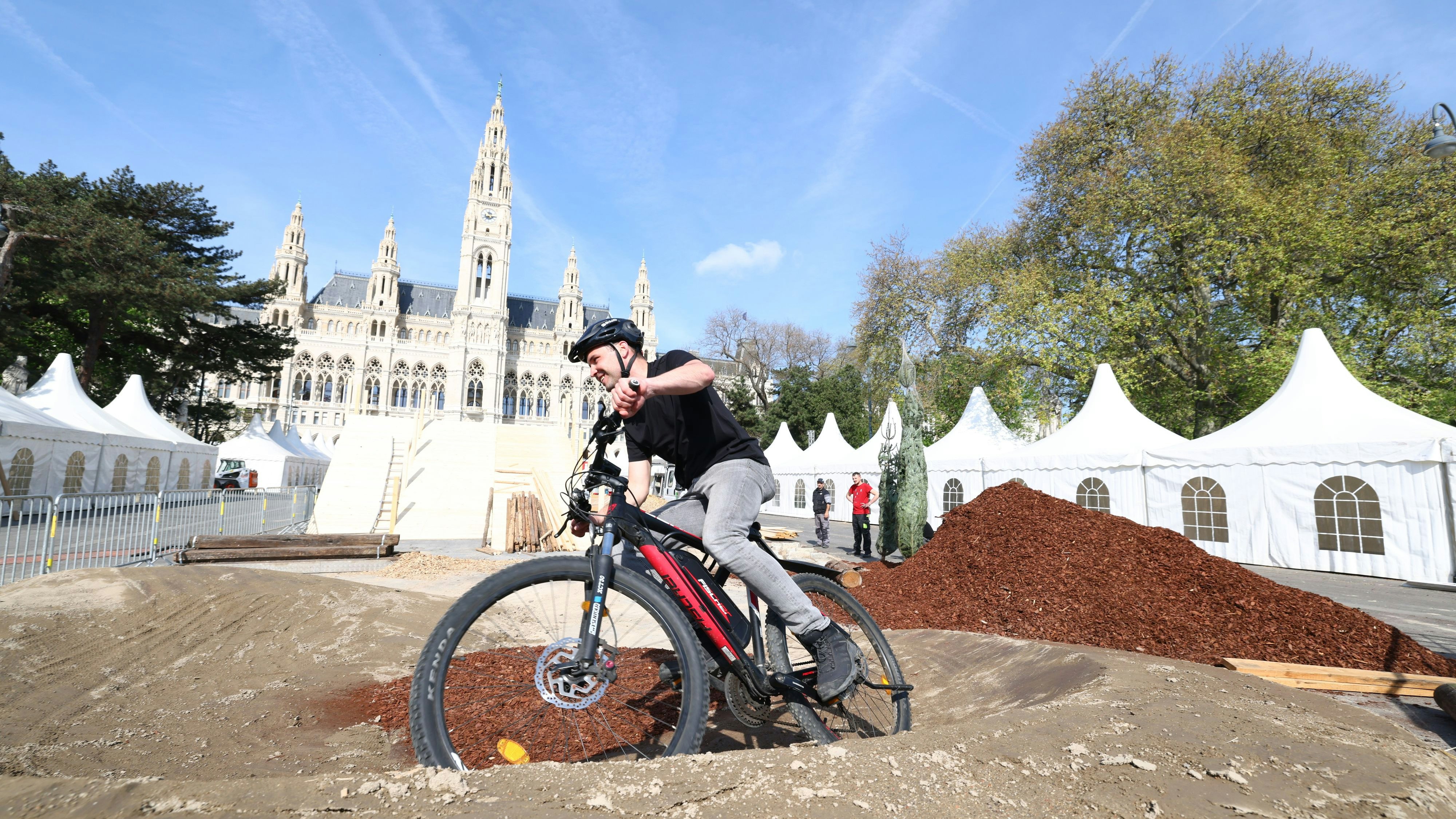 Argus Bike Festival: Radikale Tricks und Sprünge bis zu 10 Metern Höhe