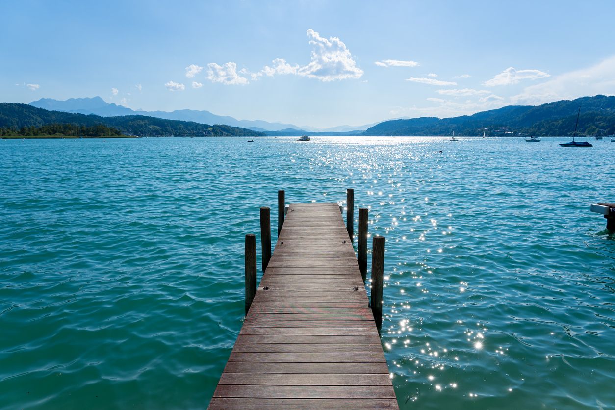 Vereinzelt kann es am Wochenende bis zu 26 Grad bekommen. Danach machen stellt sich das Wetter wieder komplett um- Im Bild: Ein Dock am Wörthersee