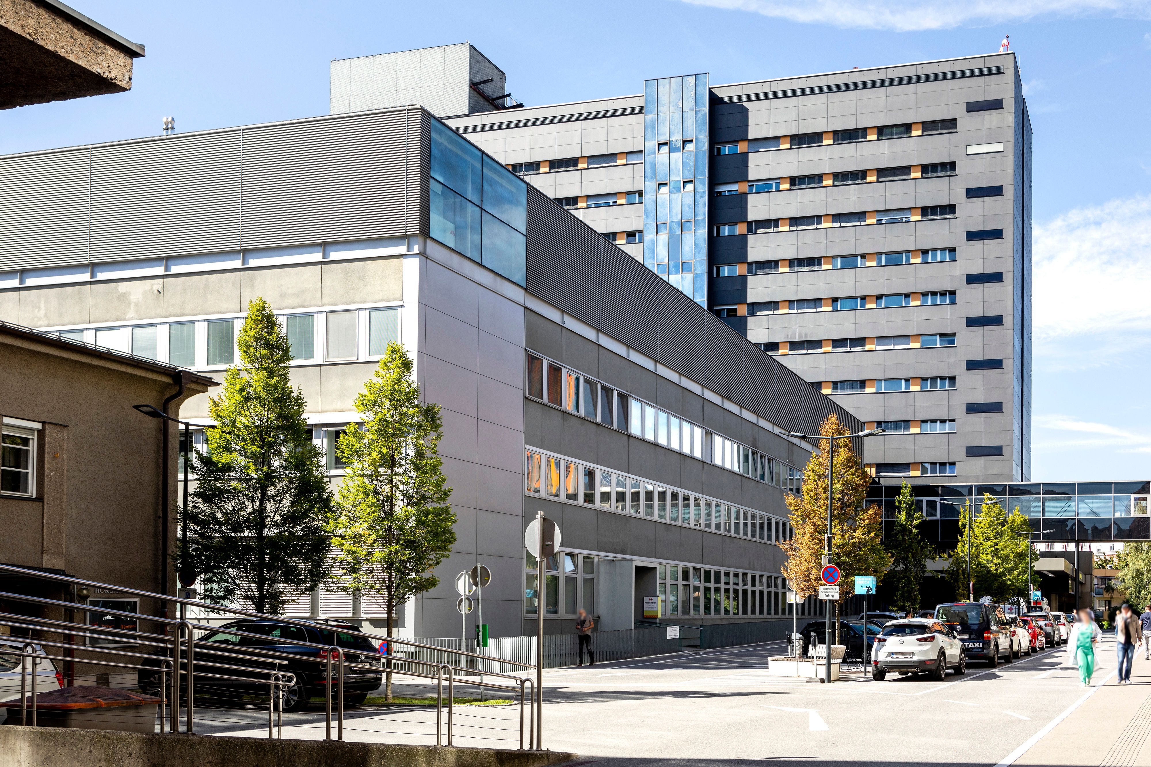 Der junge Mann randalierte vor dem Schockraum der Klinik in Innsbruck.