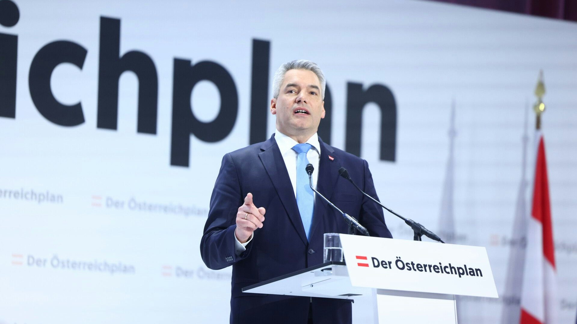 Karl Nehammer: "Die Leitkultur-Diskussion hilft der ÖVP, das Spielfeld zu definieren" 