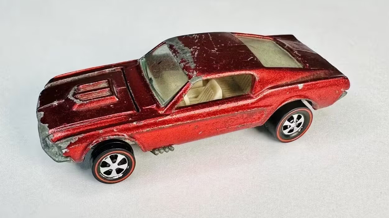 Er ist bereits 56 Jahre alt: Der verchromte Ford Mustang.