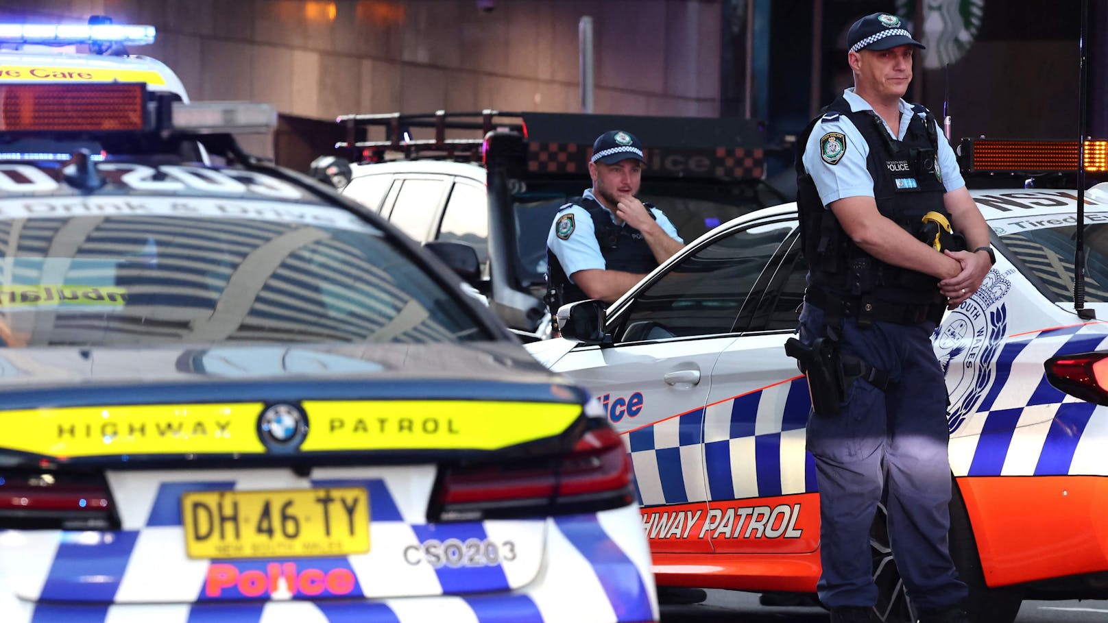 In der australischen Großstadt hat ein Mann in einem Shoppingcenter offenbar wahllos Personen angegriffen. Zeugen berichten auch von Schüssen. Mehrere Menschen sind bei der Attacke ums Leben gekommen.