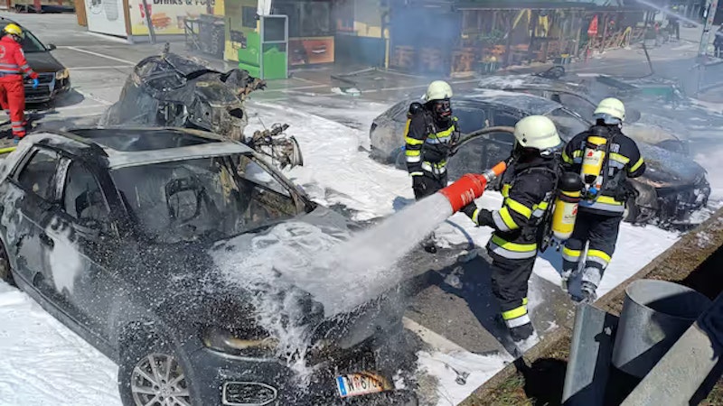 Am Samstag kam es auf der B 320 bei&nbsp;Mitterberg-St. Martin zu einem schweren Verkehrsunfall. Eine Frau verlor dabei ihr Leben.