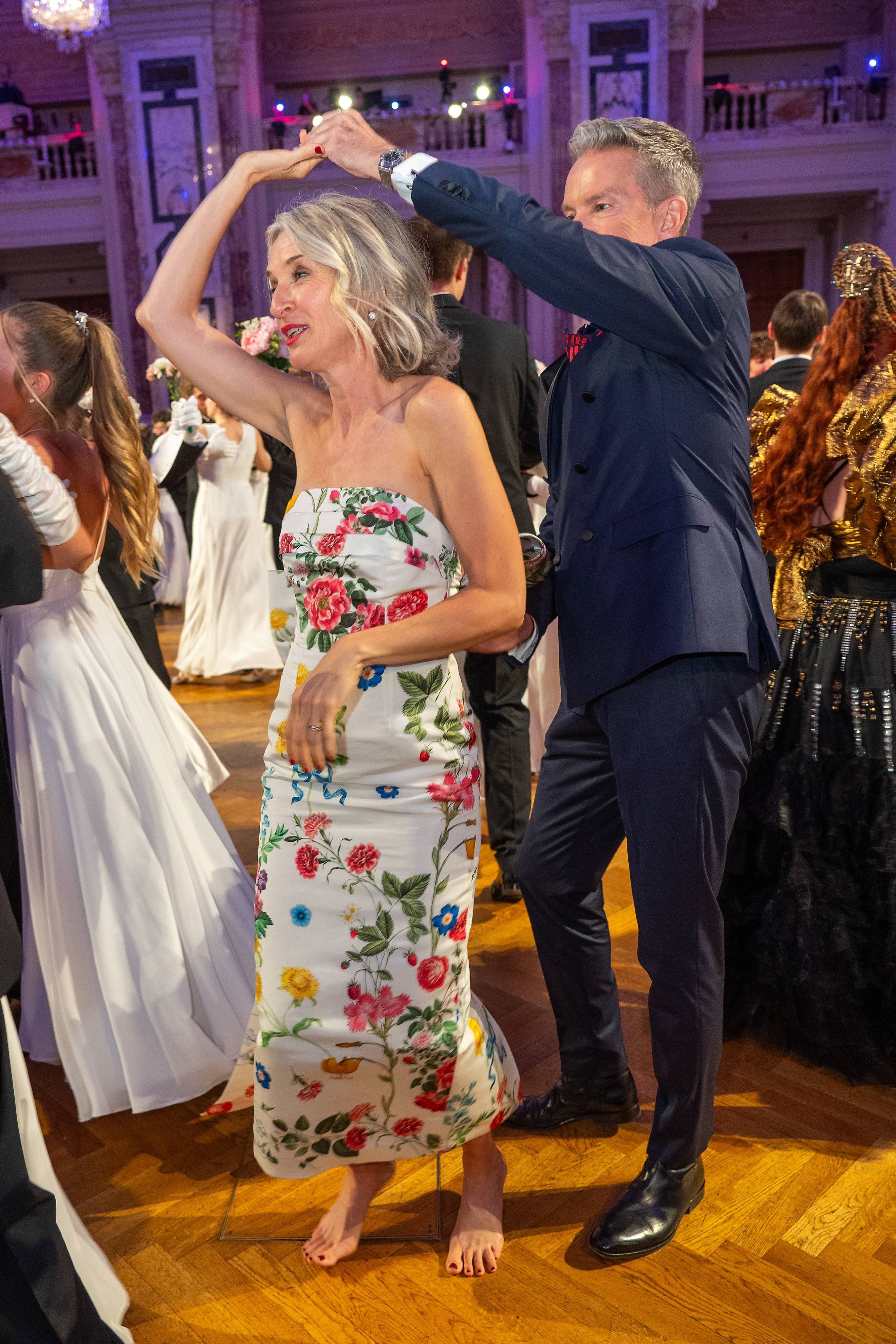 Haider wirbelte Carradine auf der Tanzfläche der Hofburg herum