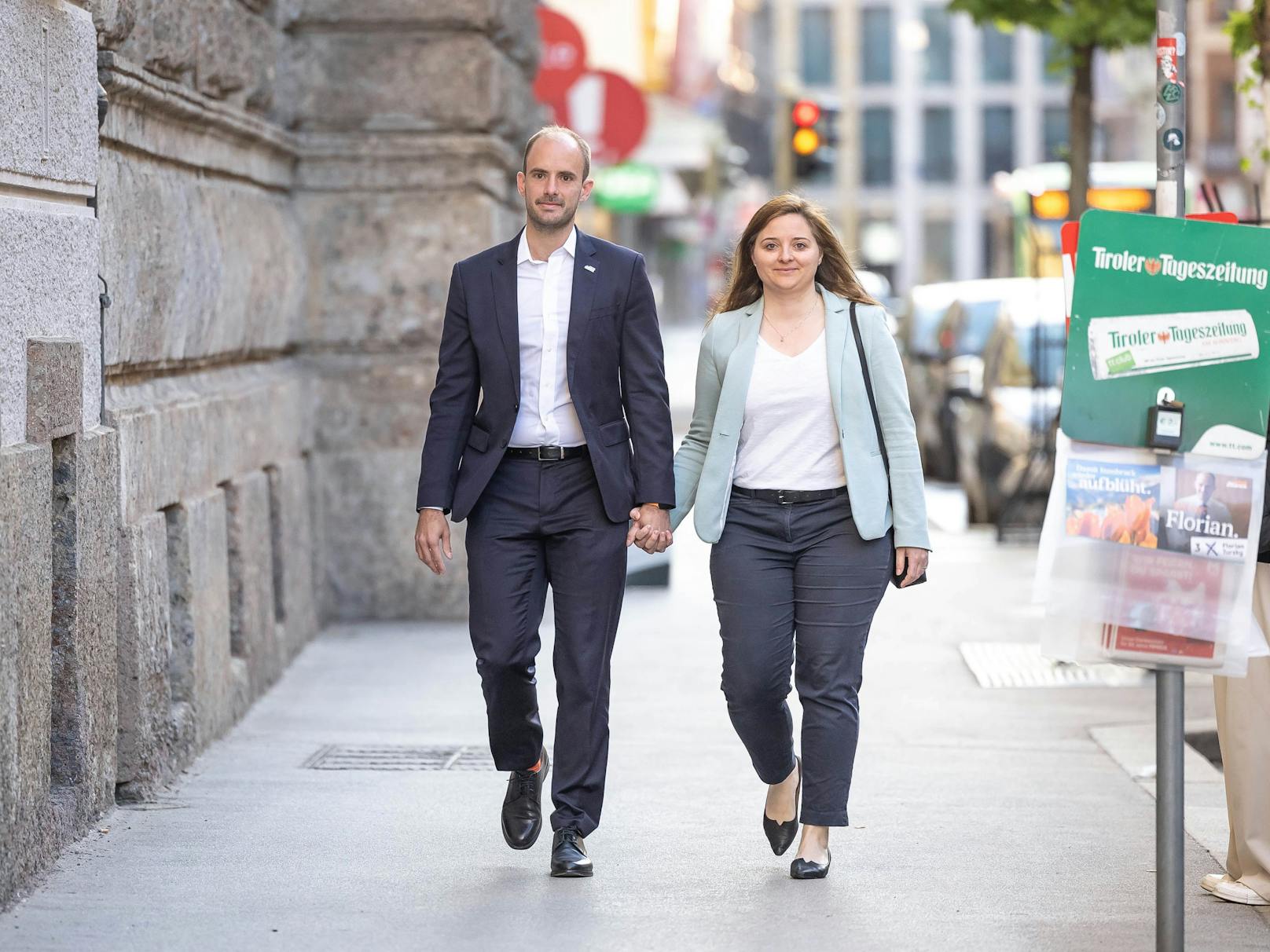 Erster: Als erster Kandidat gab Florian Tursky (das neue Innsbruck, ÖVP) mit Freundin Leandra um 08:20 Uhr seine Stimme ab.