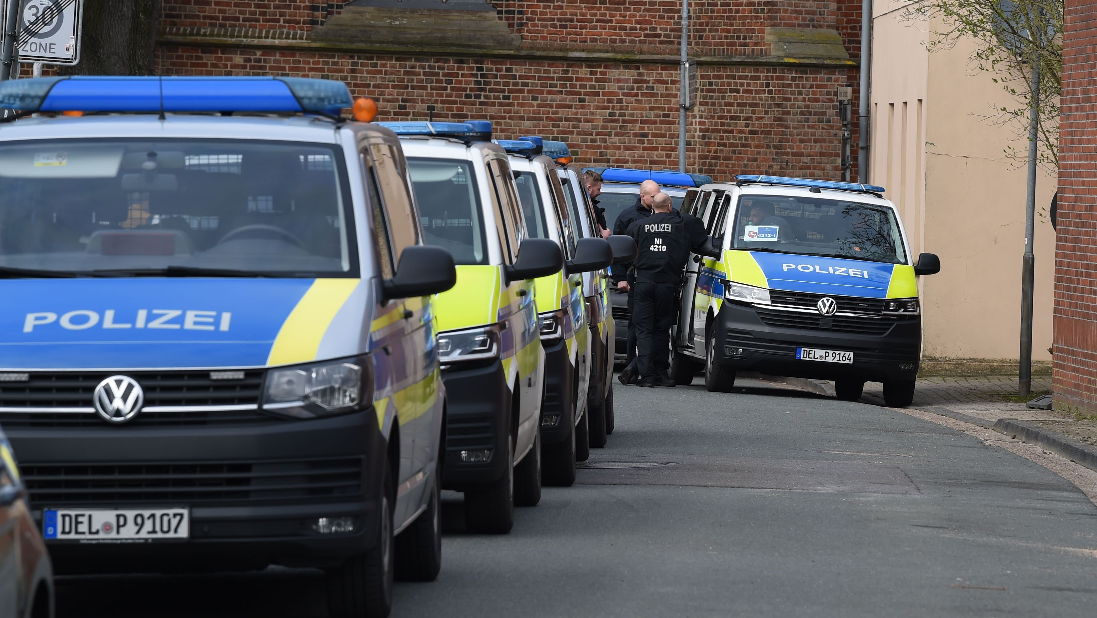 Polizeibusse in Niedersachsen. Archivbild.