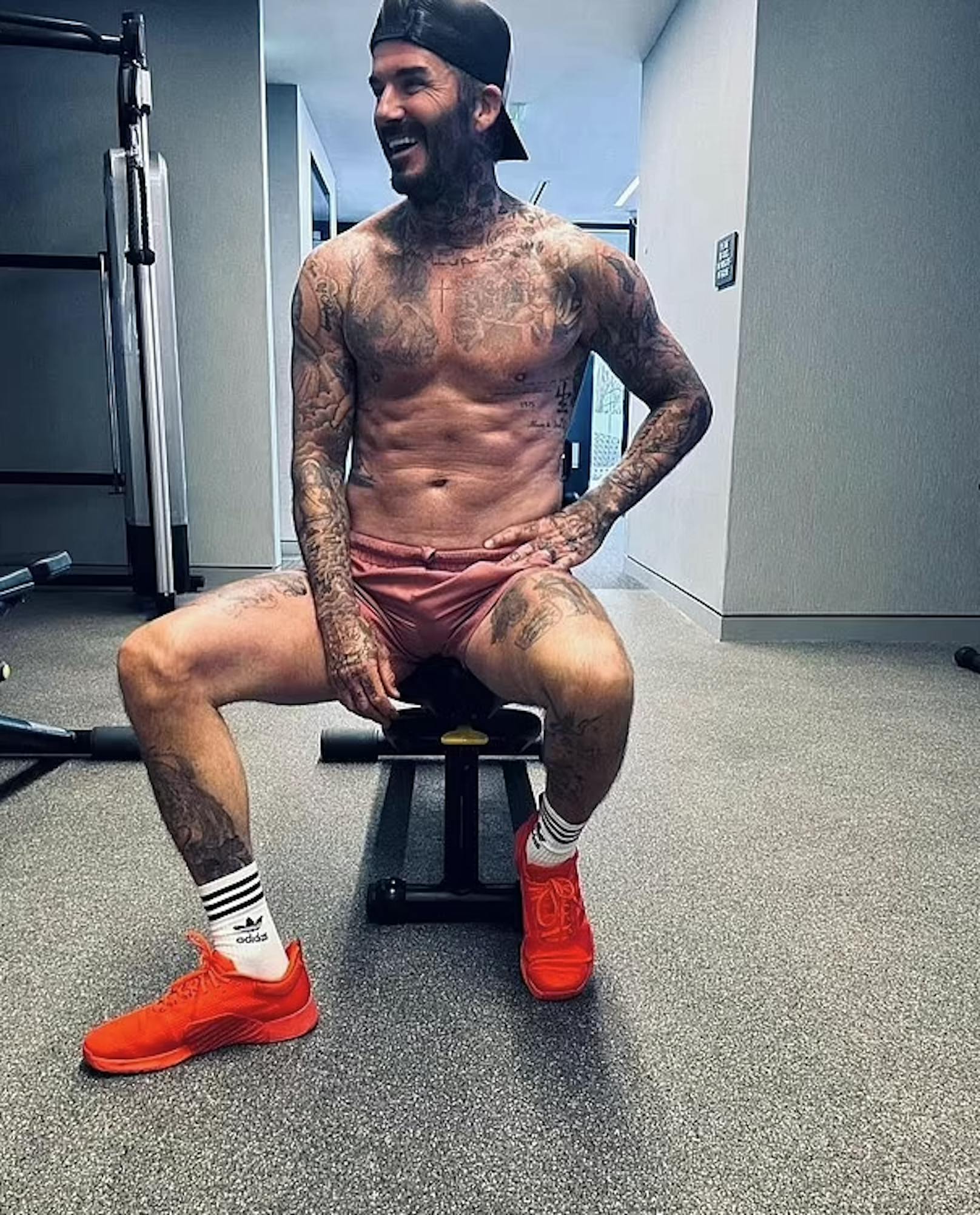 Victoria Beckham zeigt ihren Instagram-Followern gerne Ehemann David, wie sonst nur sie ihn zu Gesicht bekommt - auch diesmal wieder halbnackt im Gym.