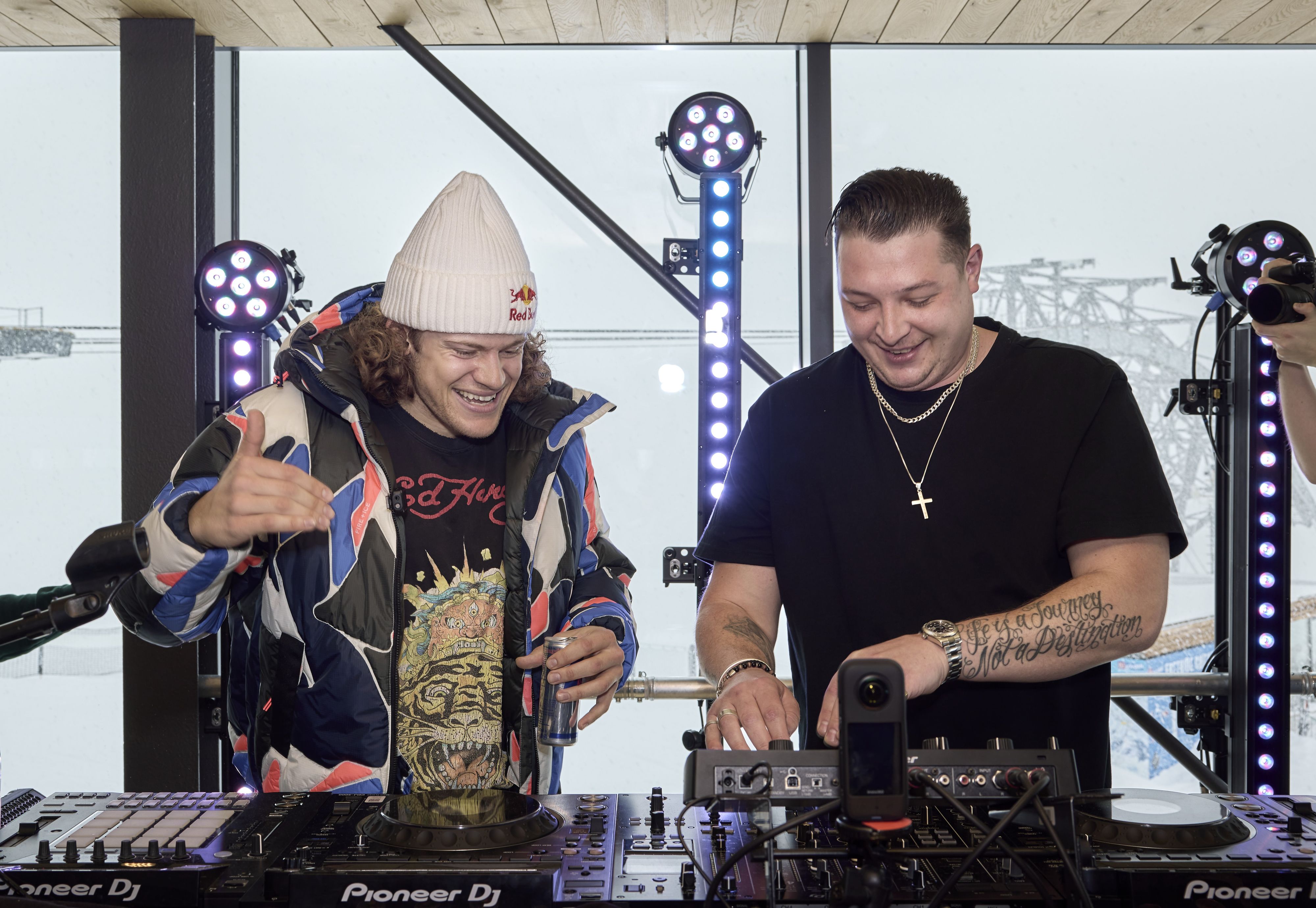 Braathen an den Turntables