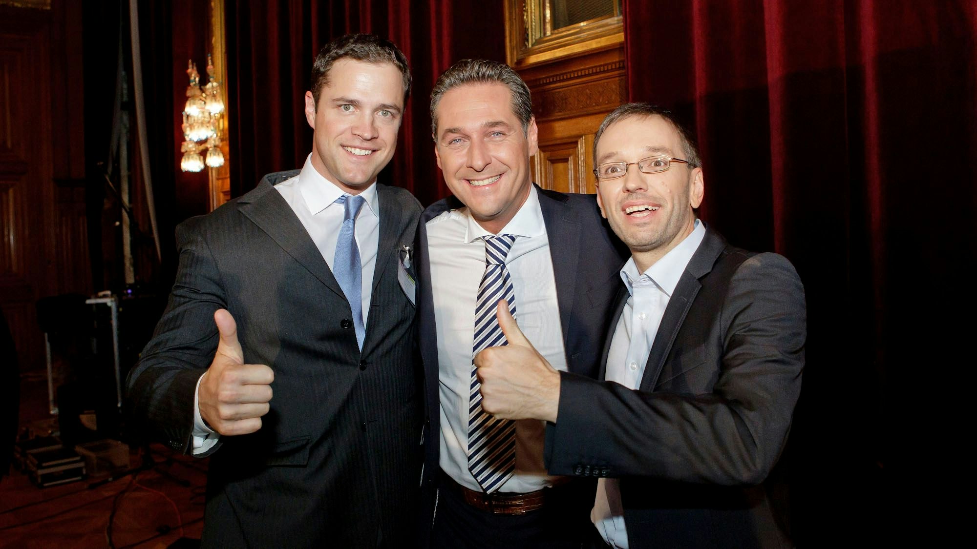 Herbert Kickl am Abend der Wien-Wahl 2010 mit Johann Gudenus und Heinz-Christian Strache