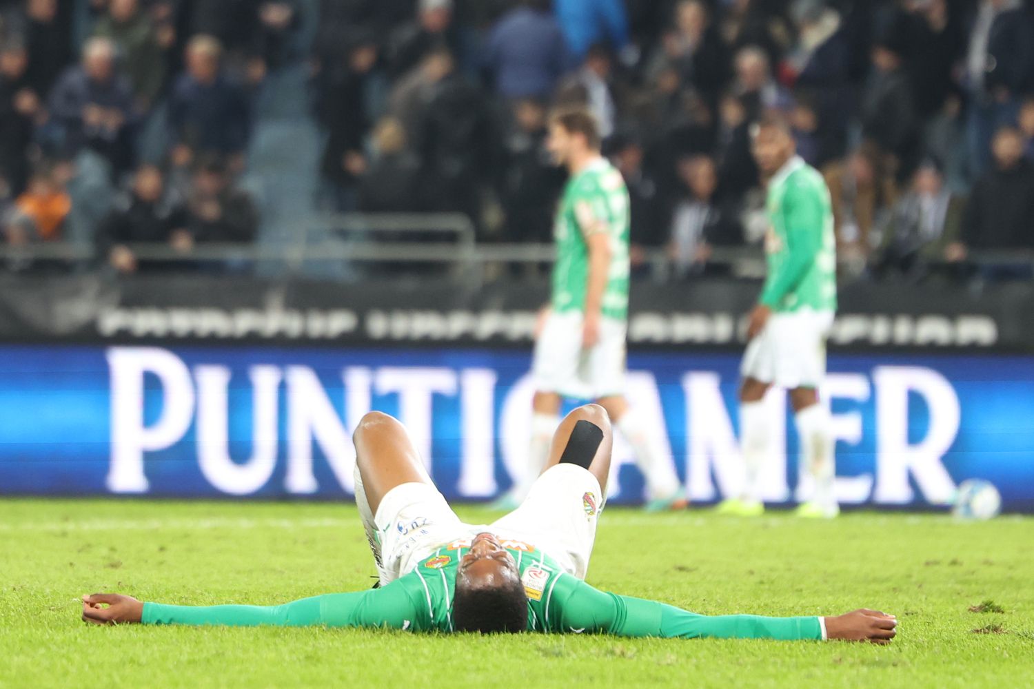 Terence Kongolo bleibt von einer schweren Verletzung verschont.