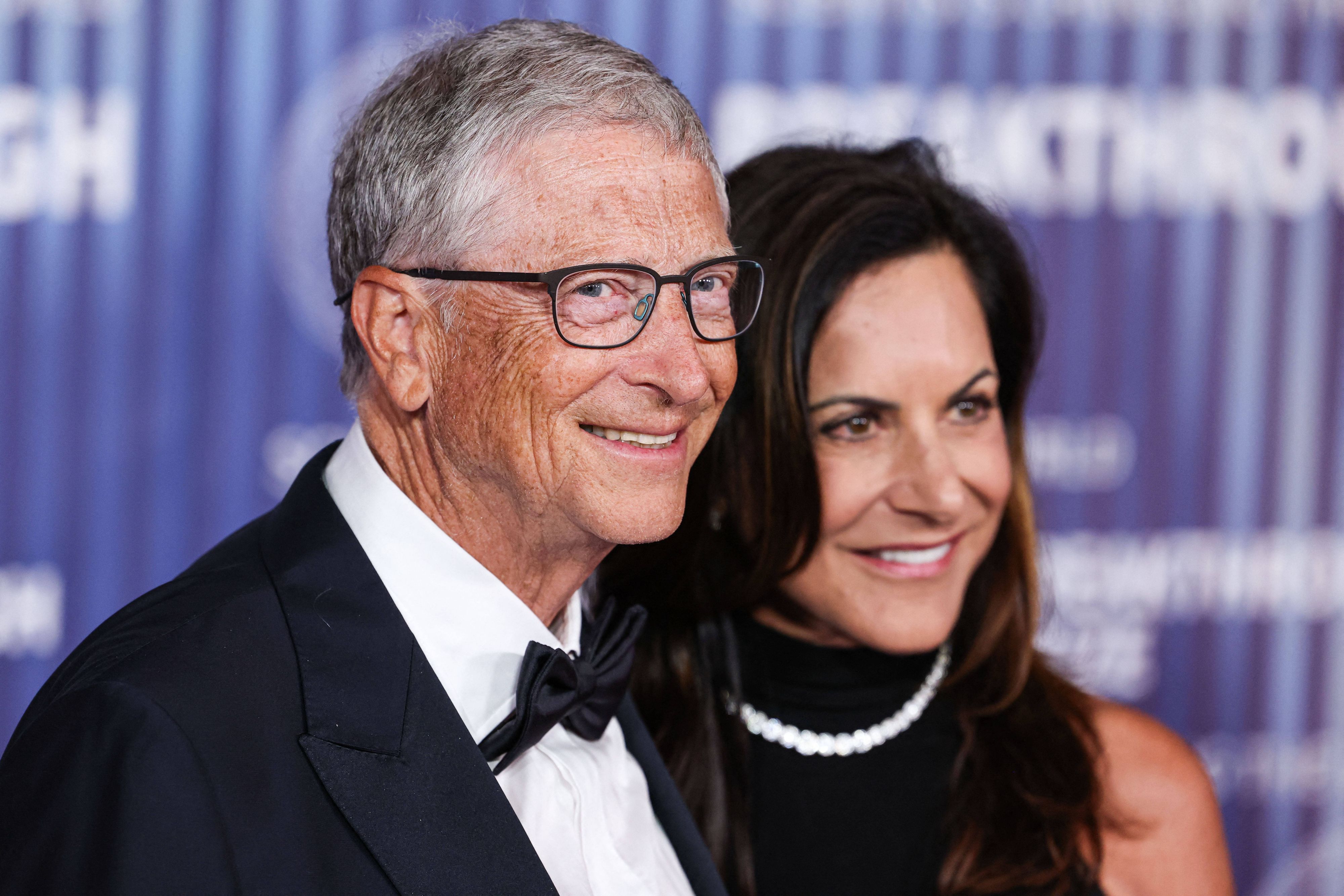 Bill Gates zeigt sich frisch verliebt.