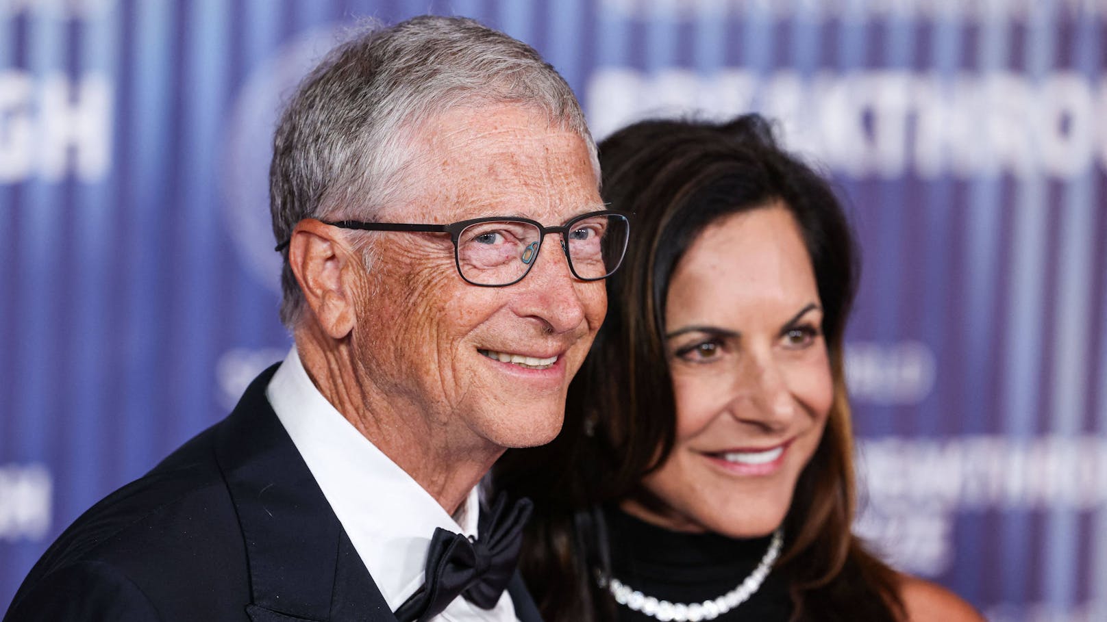 Premiere! Bill Gates zeigt sich erstmals mit Freundin