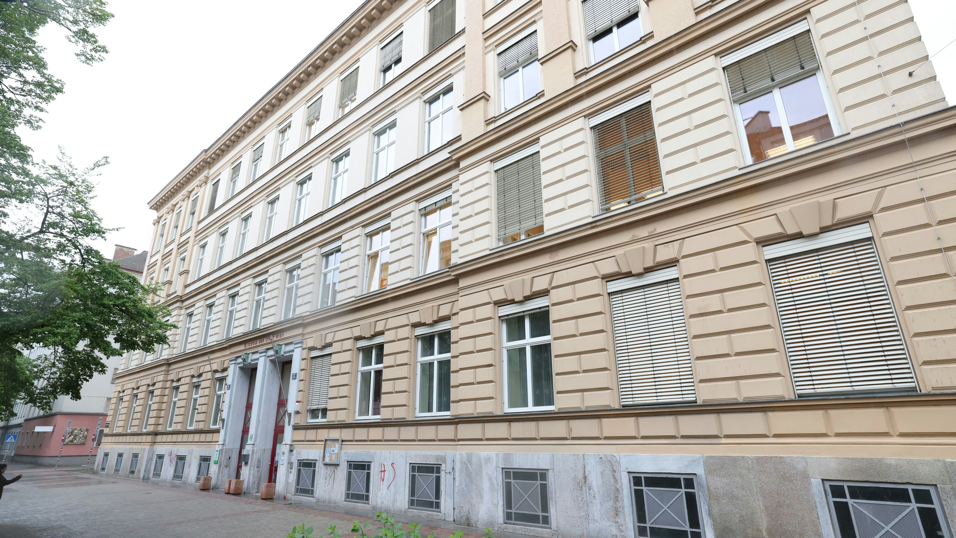 Attacke mit Schere in der Mittelschule Pöchlarnstraße in Wien-Brigittenau 