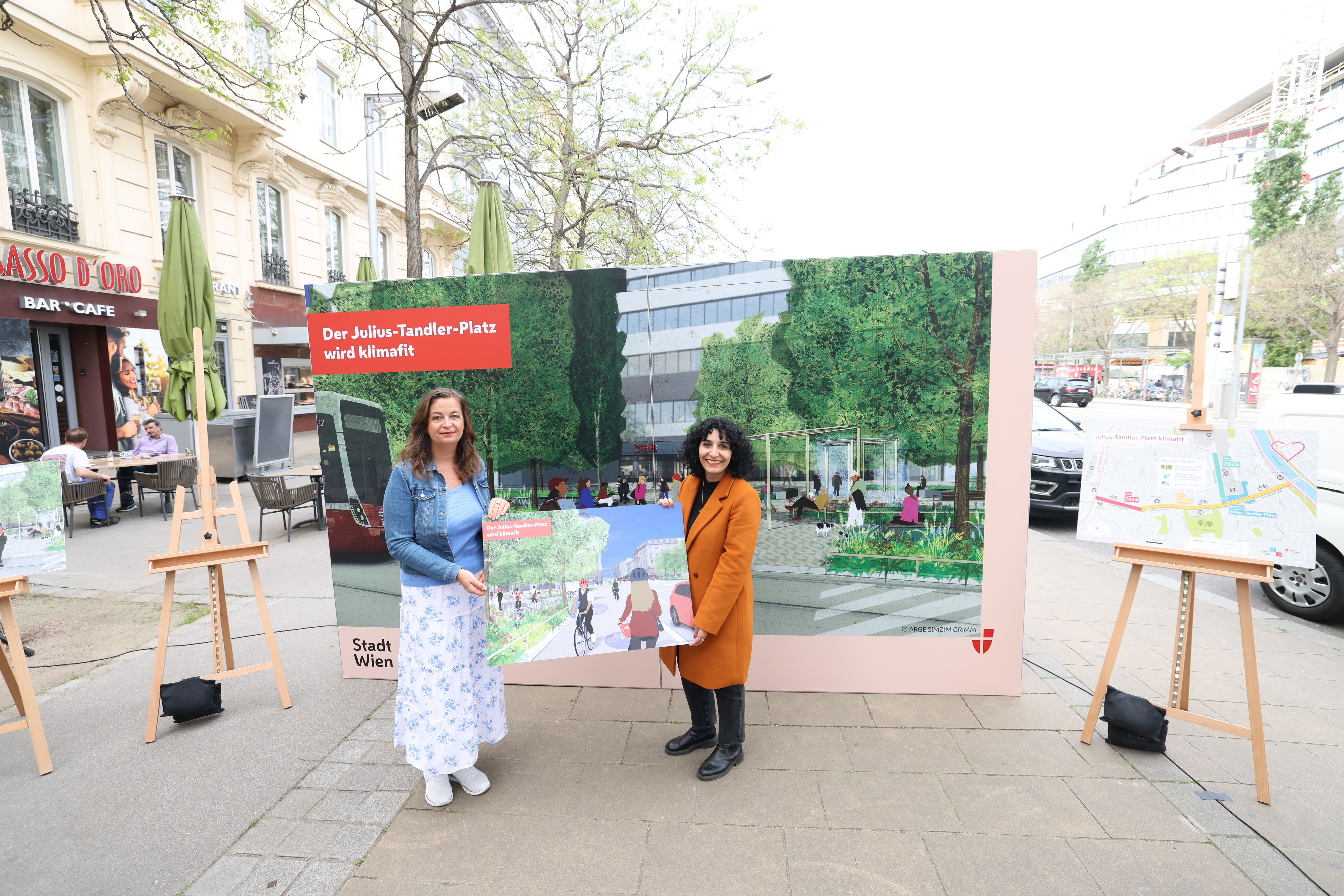 Der Julius-Tandler-Platz am Wiener Alsergrund soll klimafit werden, versprechen Planungsstadträtin Ulli Sima (li.) und Bezirksvorsteherin Saya Ahmad (beide SPÖ).