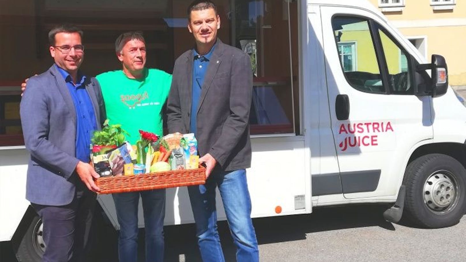 Obst und Gemüse werden benötigt: Andreas Bicek, Wolfgang Brillmann&nbsp; und Bgm. Thomas Vasku.