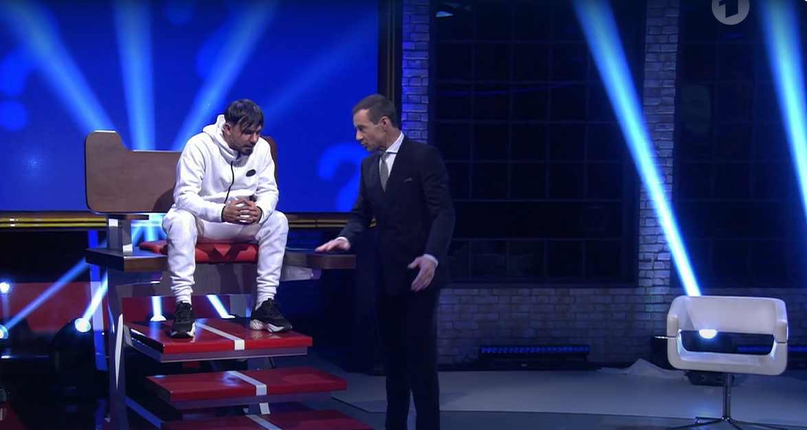 Capital Bra tut sich ein wenig schwer.