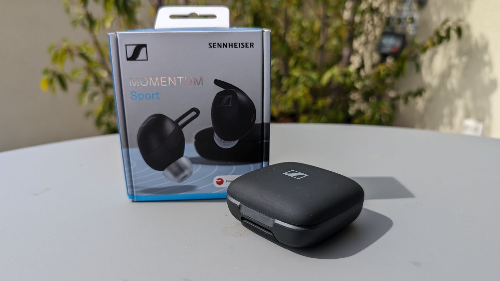 Der neue Sport-Ohrhörer des Herstellers Sennheiser heißt Momentum Sport und ist mit guter Sound-Technik, aber auch mit Gesundheitssensoren ausgestattet.