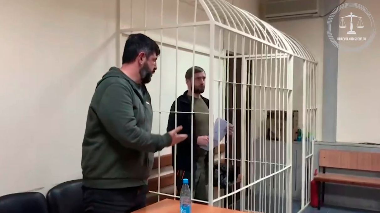 Der angeklagte Vegan-Blogger Maxim Lyuty vor Gericht in Sotschi.