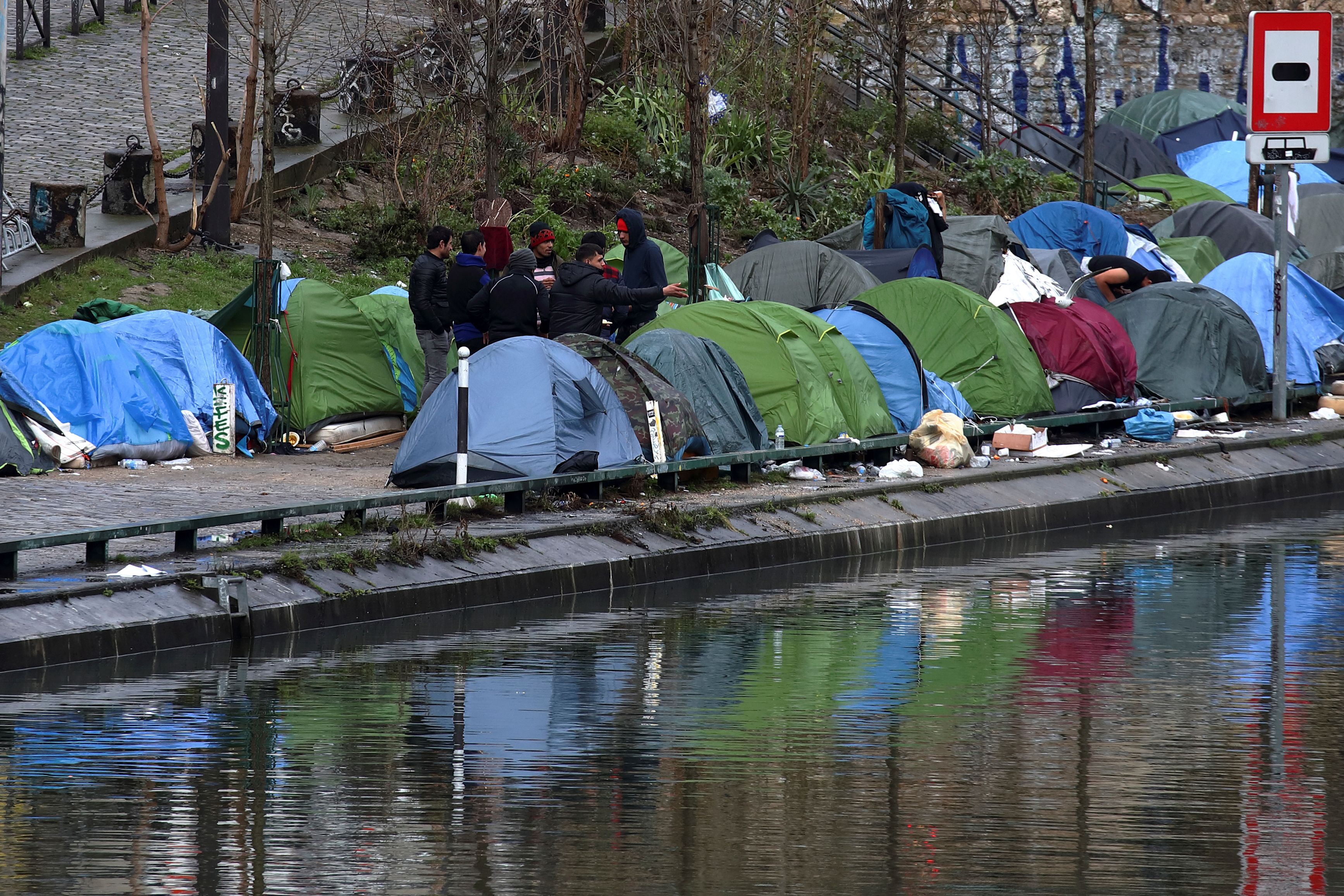 Zeltlager wie dieses am Ufer der Seine sind der Stadt ein Dorn im Auge