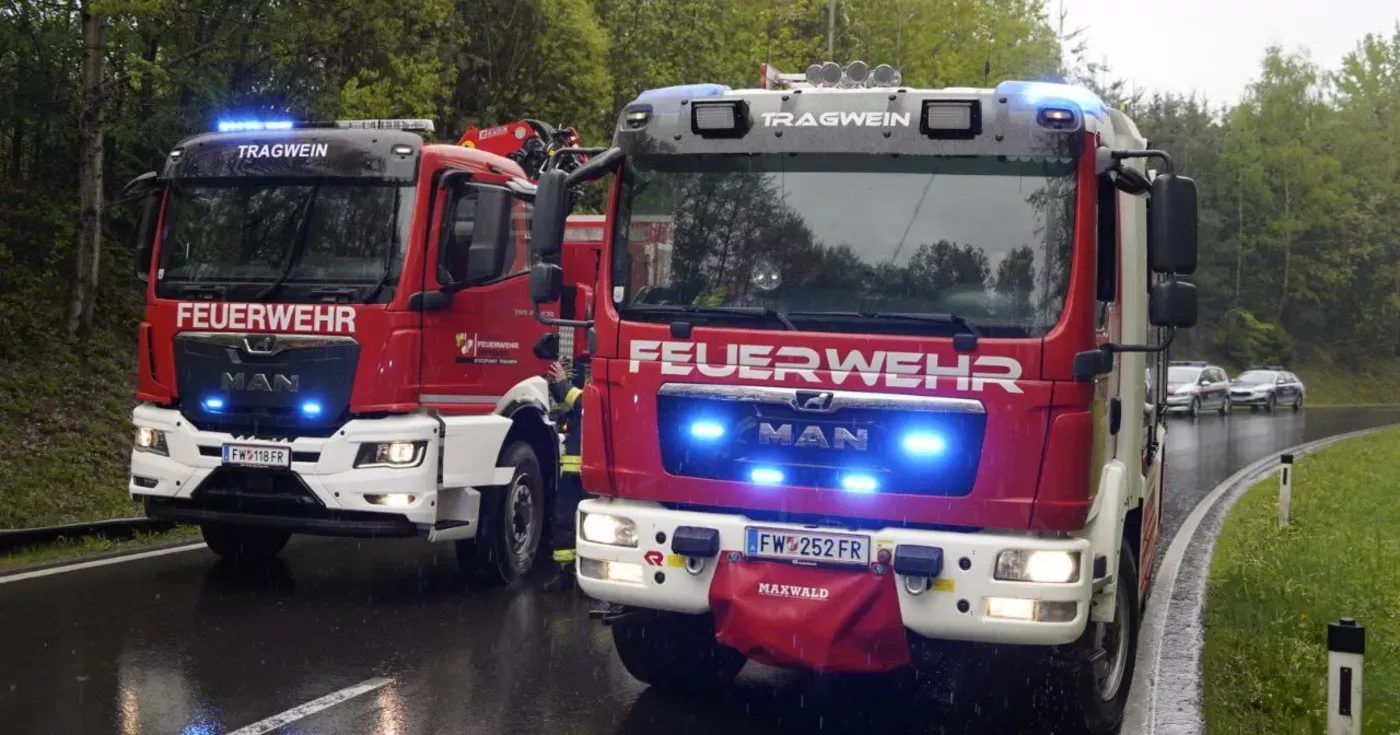 Großeinsatz für die Retter in Tragwein (Bez. Freistadt): Für eine Person kam aber jede Hilfe zu spät.
