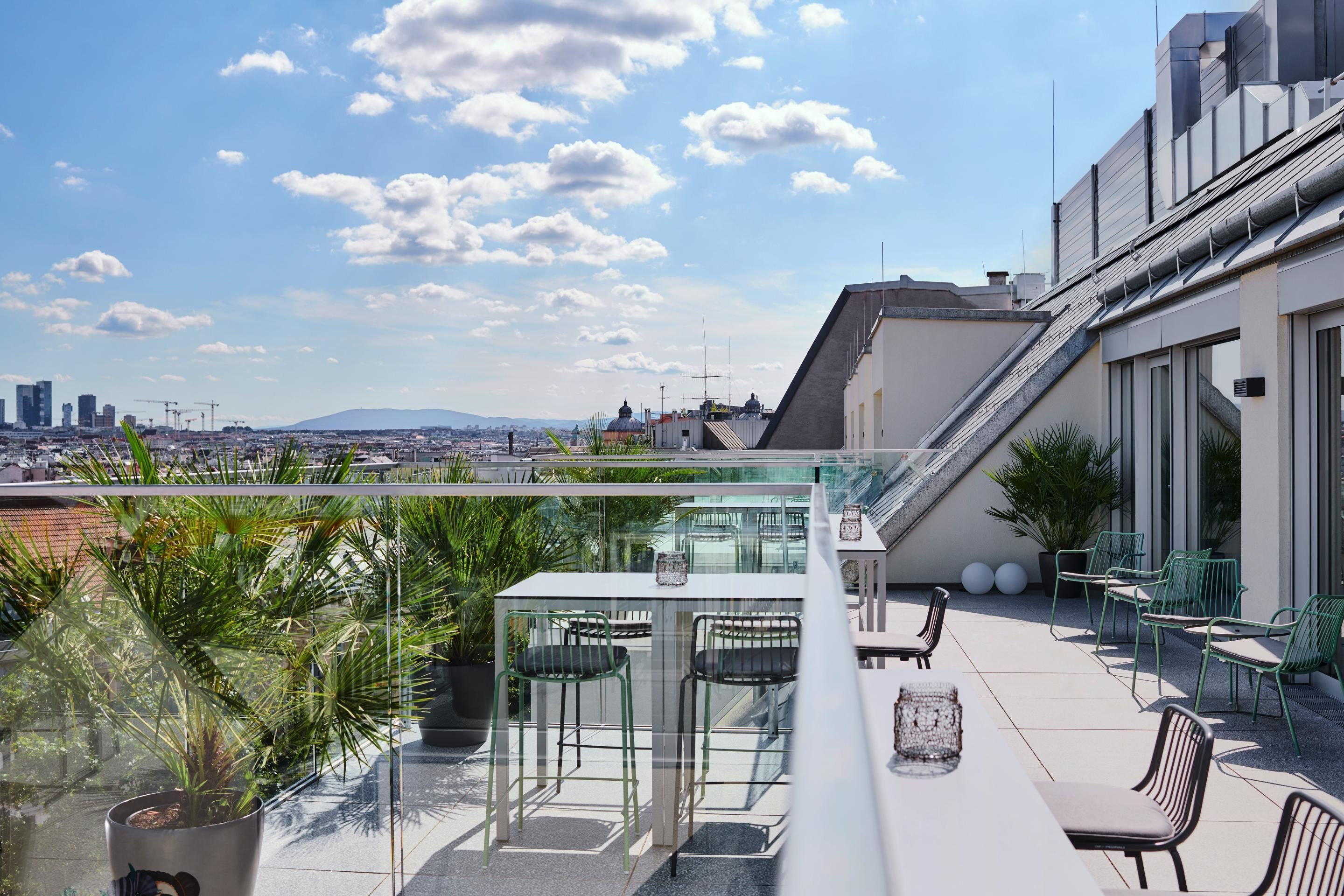 Angrillen in der Mariatrink: Ab 18. April kehrt das Konzept Grill & Chill auf die Rooftop Bar im 