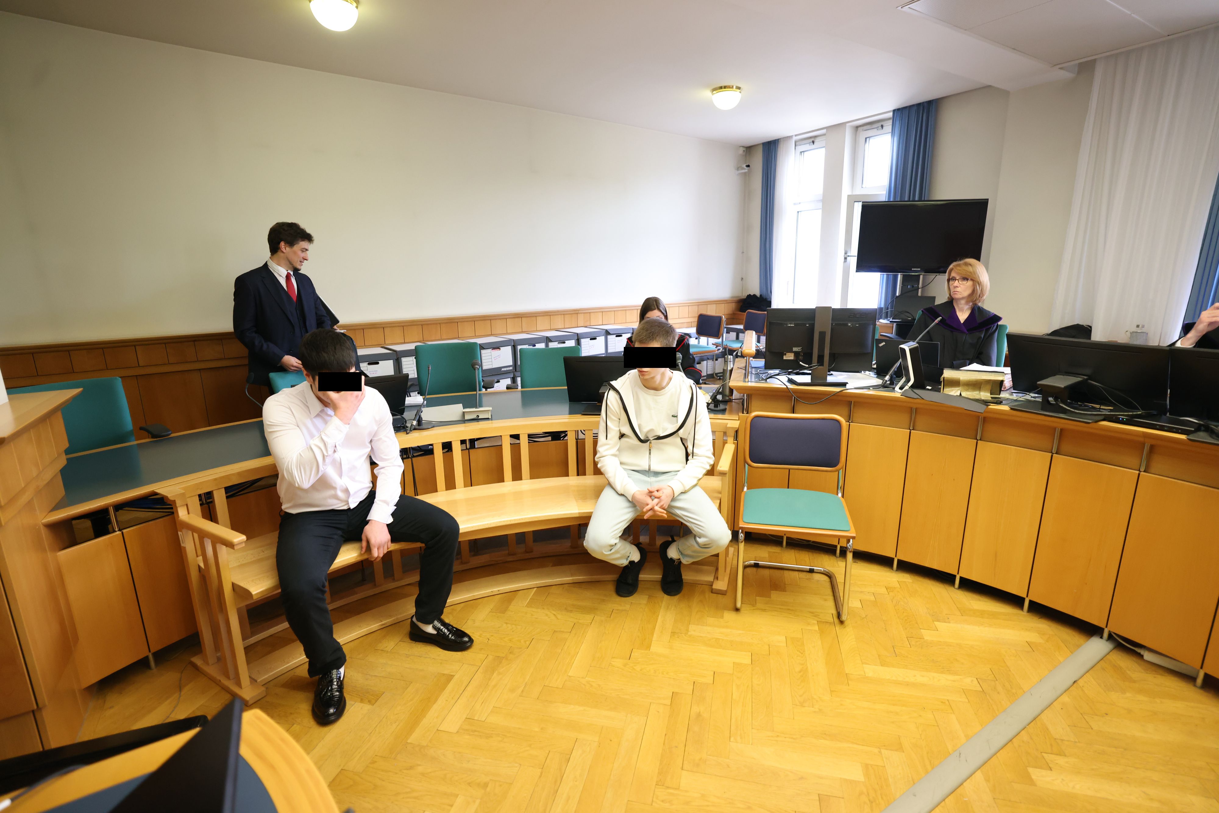 Die beiden Verdächtigen vor Gericht in Wien.