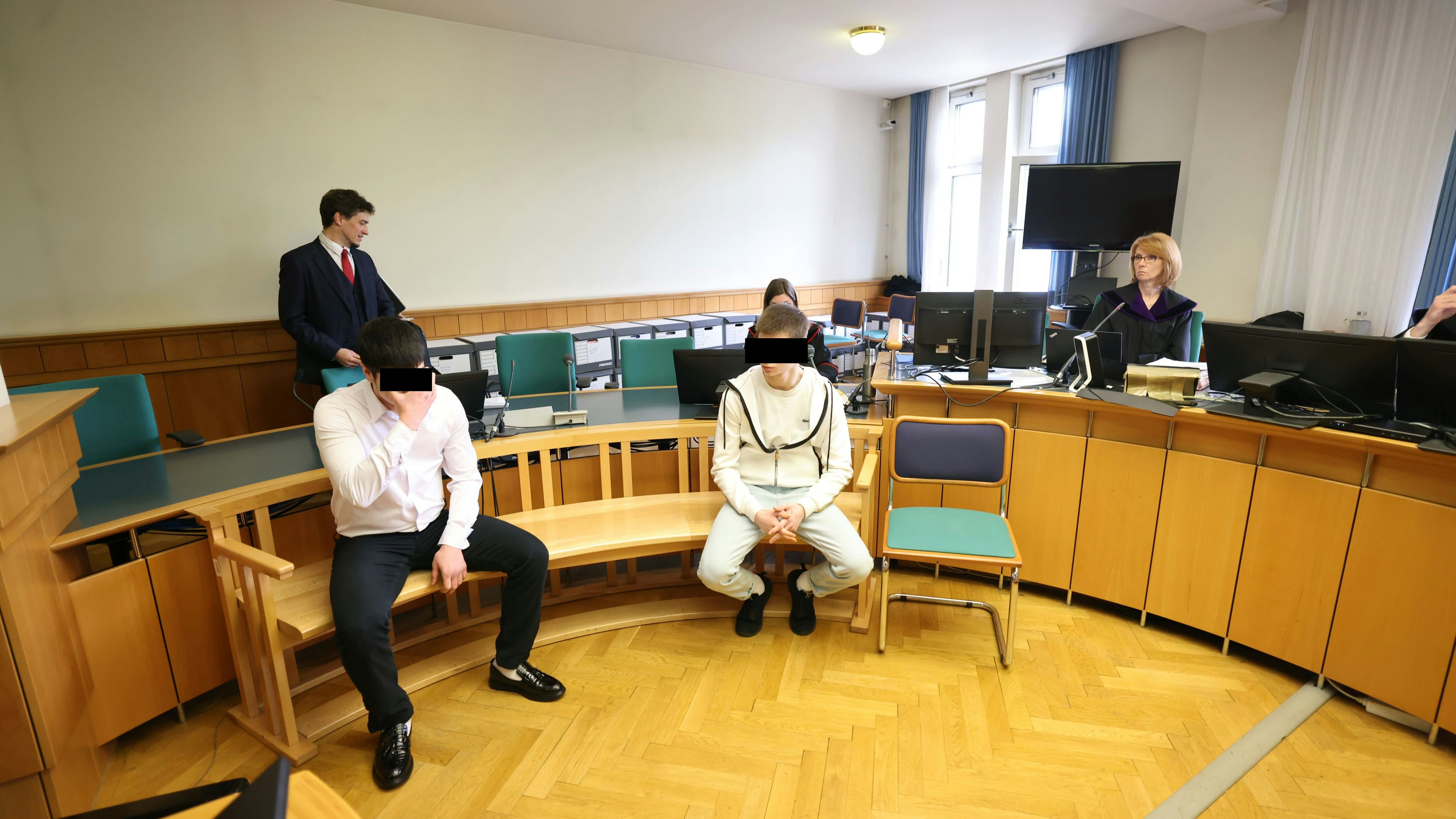Die beiden Verdächtigen vor Gericht in Wien.