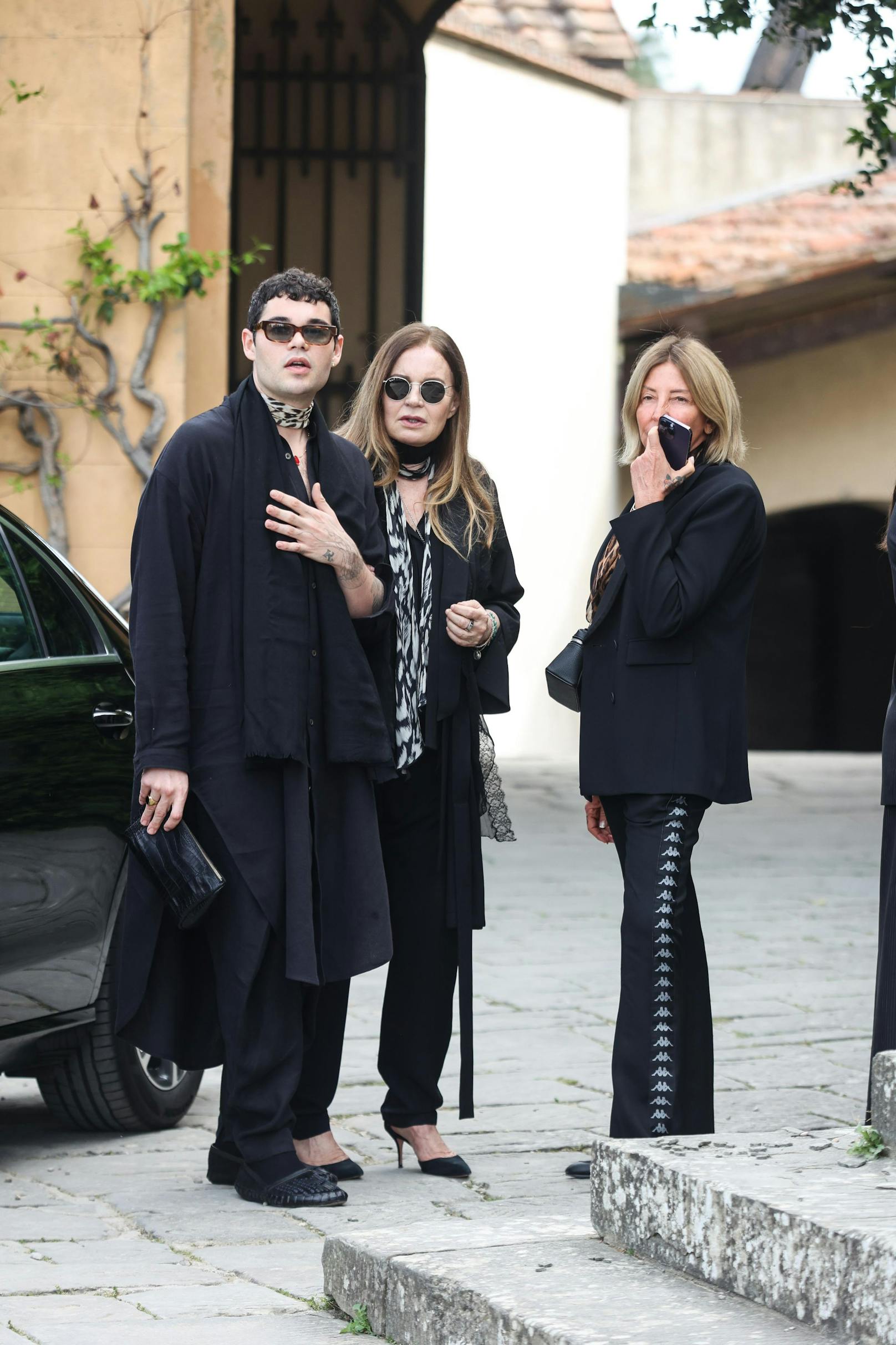 Mutter Eva und Bruder Robin Cavalli setzten hingegen auf dezentere Fashion-Pieces.