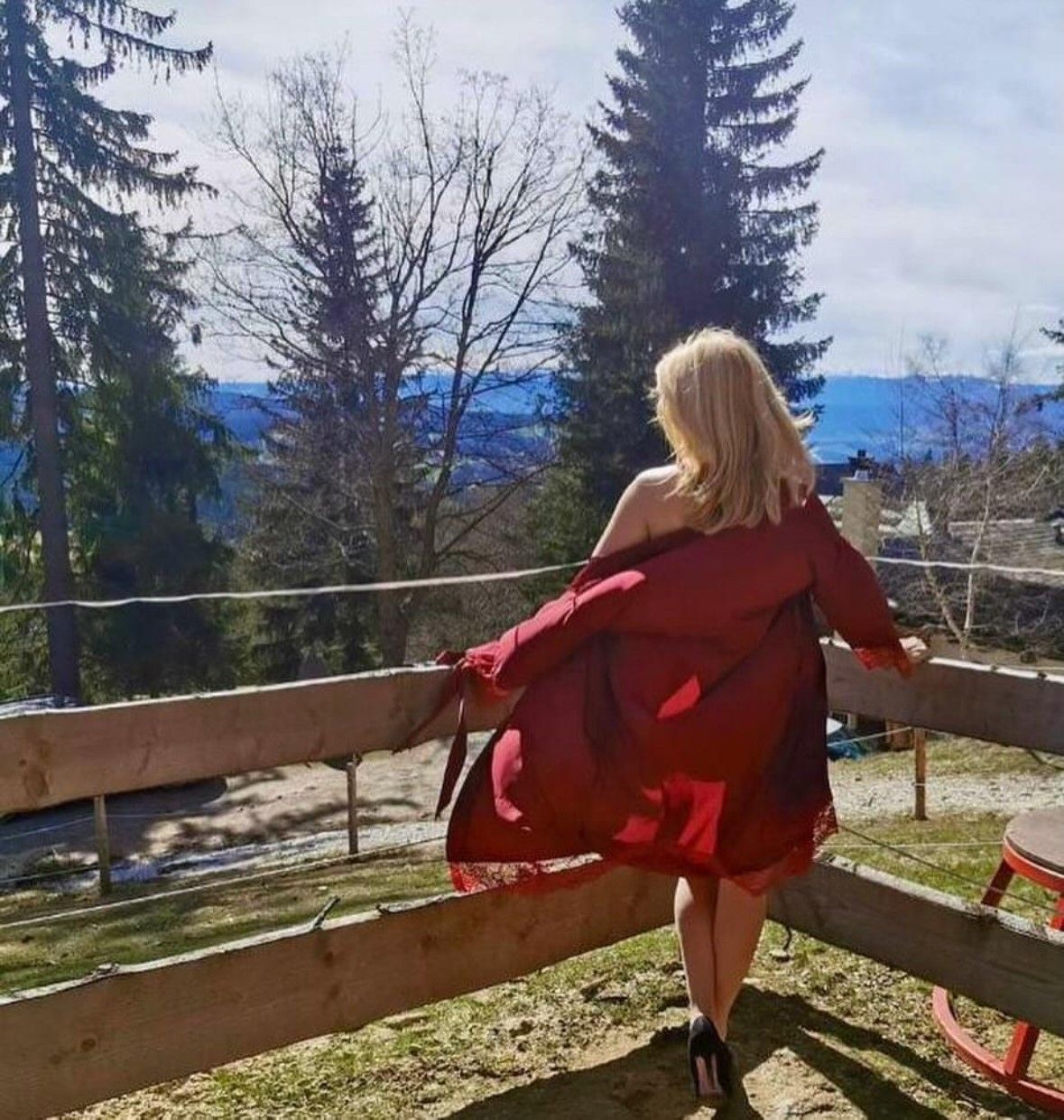 Iva Schell auf ihrer Alm in Preitenegg in Kärnten.