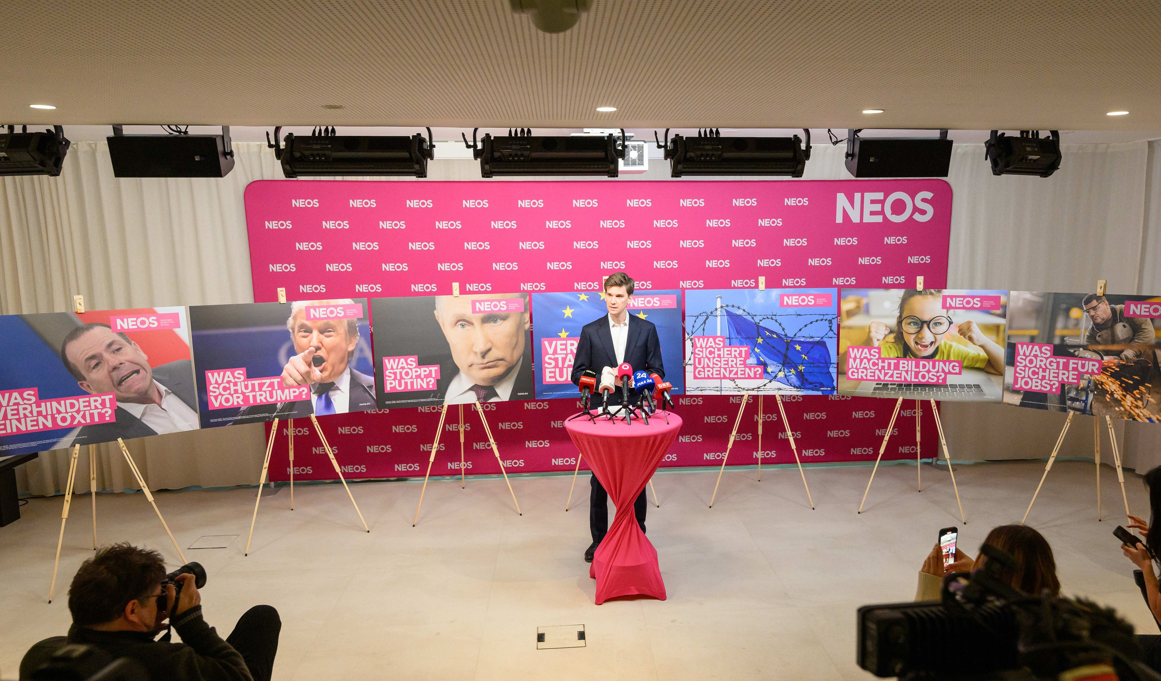 Am Dienstag stellten die NEOS ihre Plakate für den EU-Wahlkampf vor.