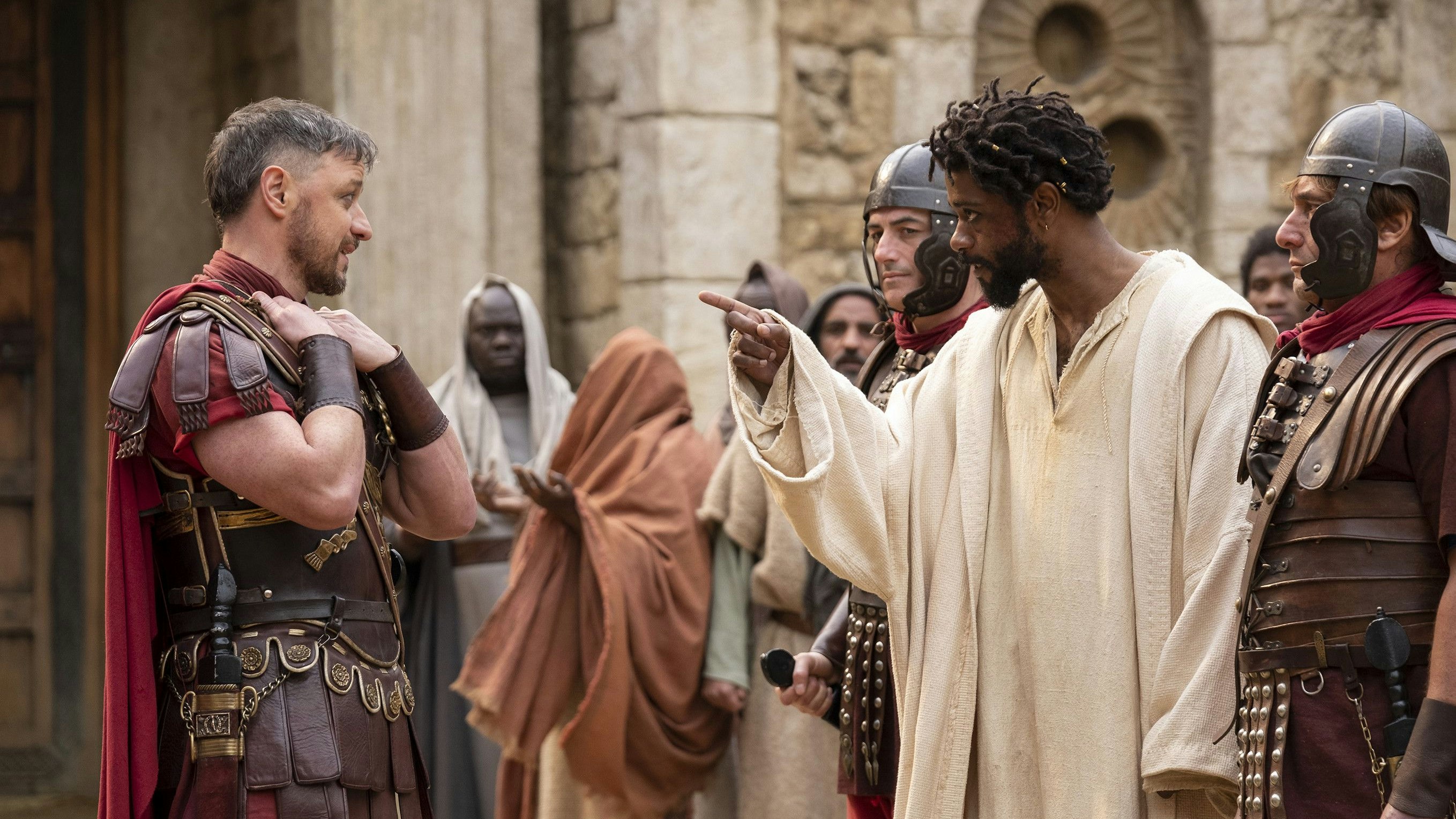 Pontius Pilatus (James McAvoy) will, dass Clarence übers Wasser wandelt
